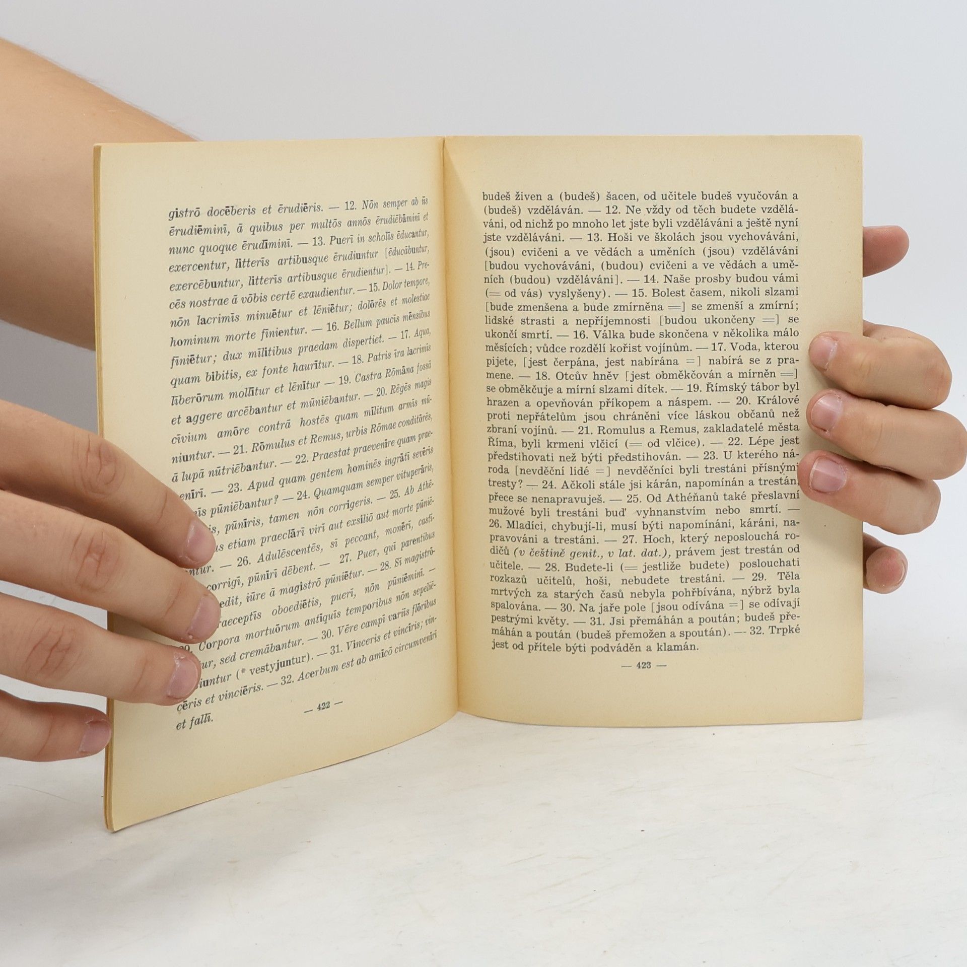 kolektiv Latinsky v 1000 slovech : pro začátečníky. 12