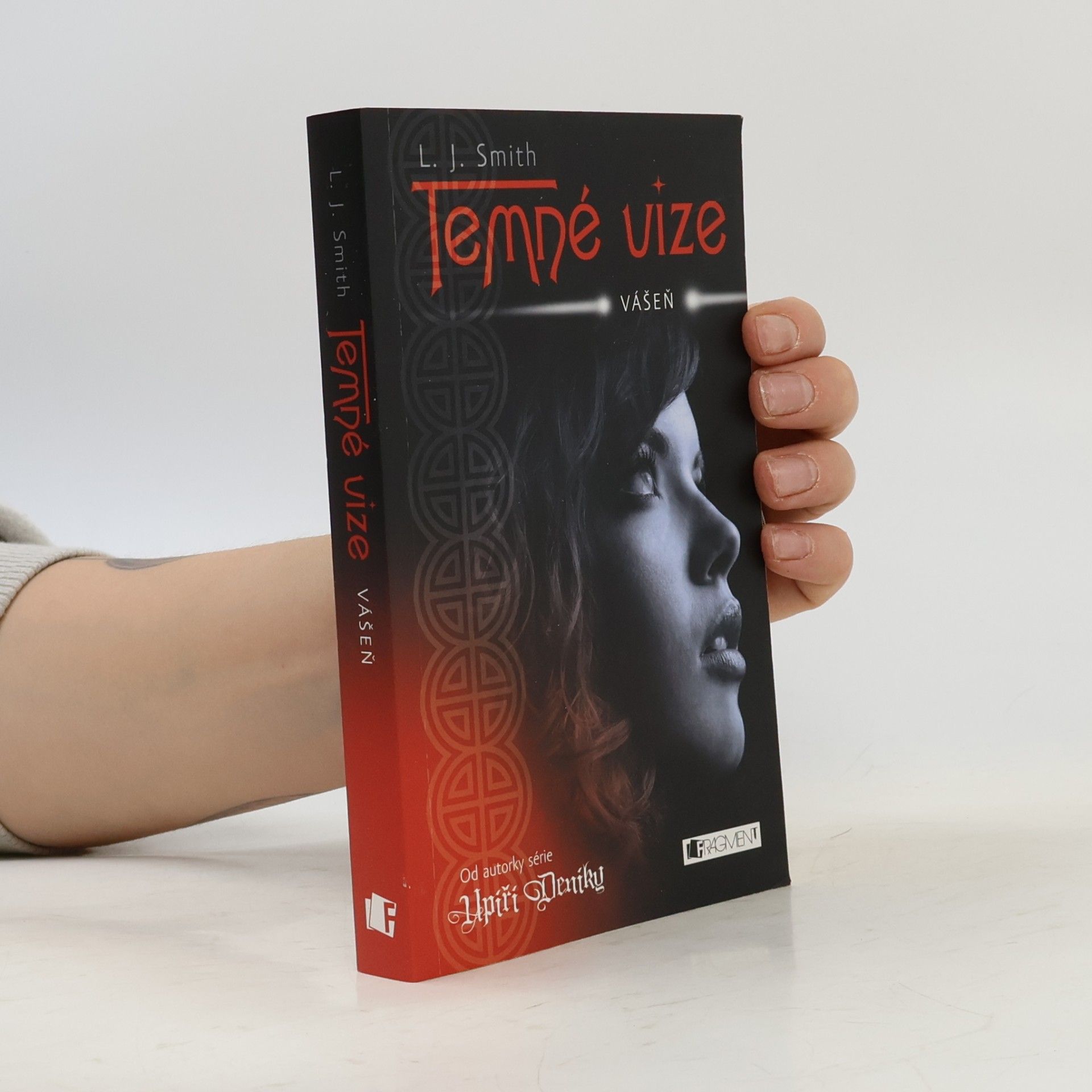 L. J. Smithová  Temné vize. Vášeň