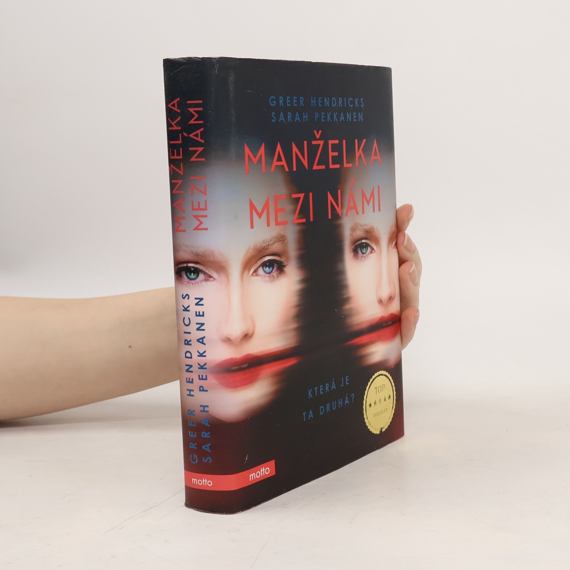 Greer Hendricks Manželka mezi námi