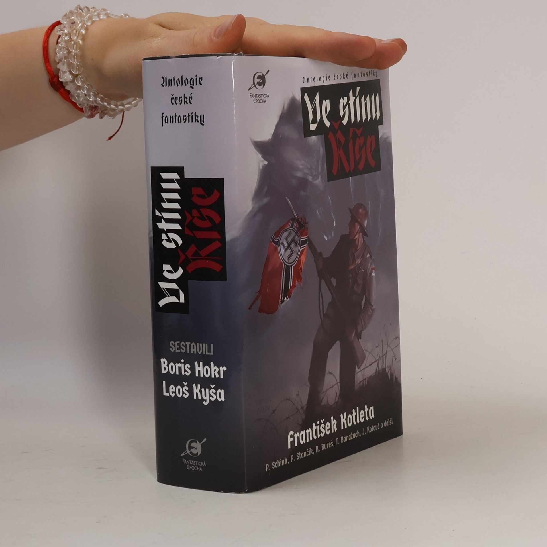 Michal Tesáček Ve stínu Říše: Antologie české fantastiky