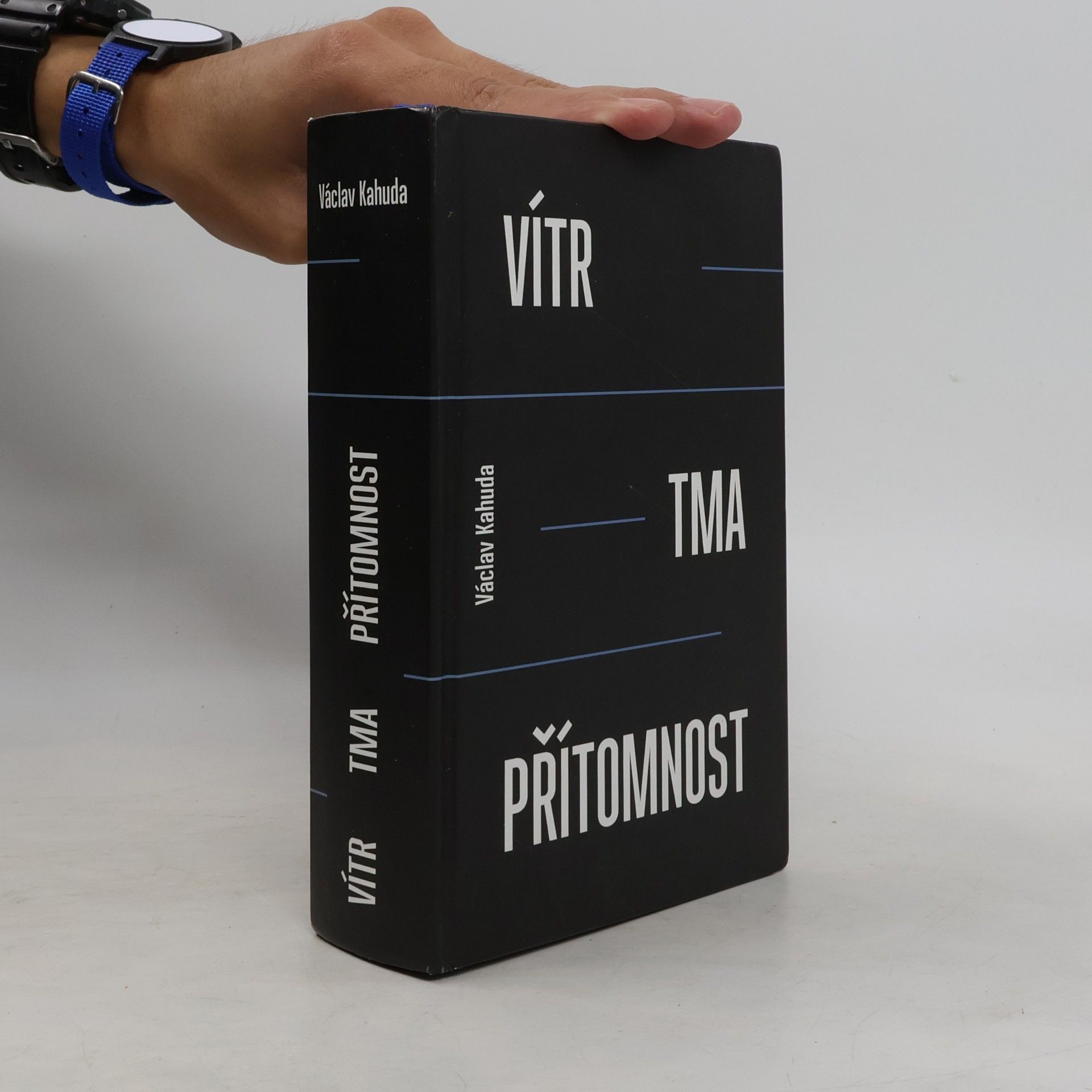 Václav Kahuda Vítr, tma, přítomnost