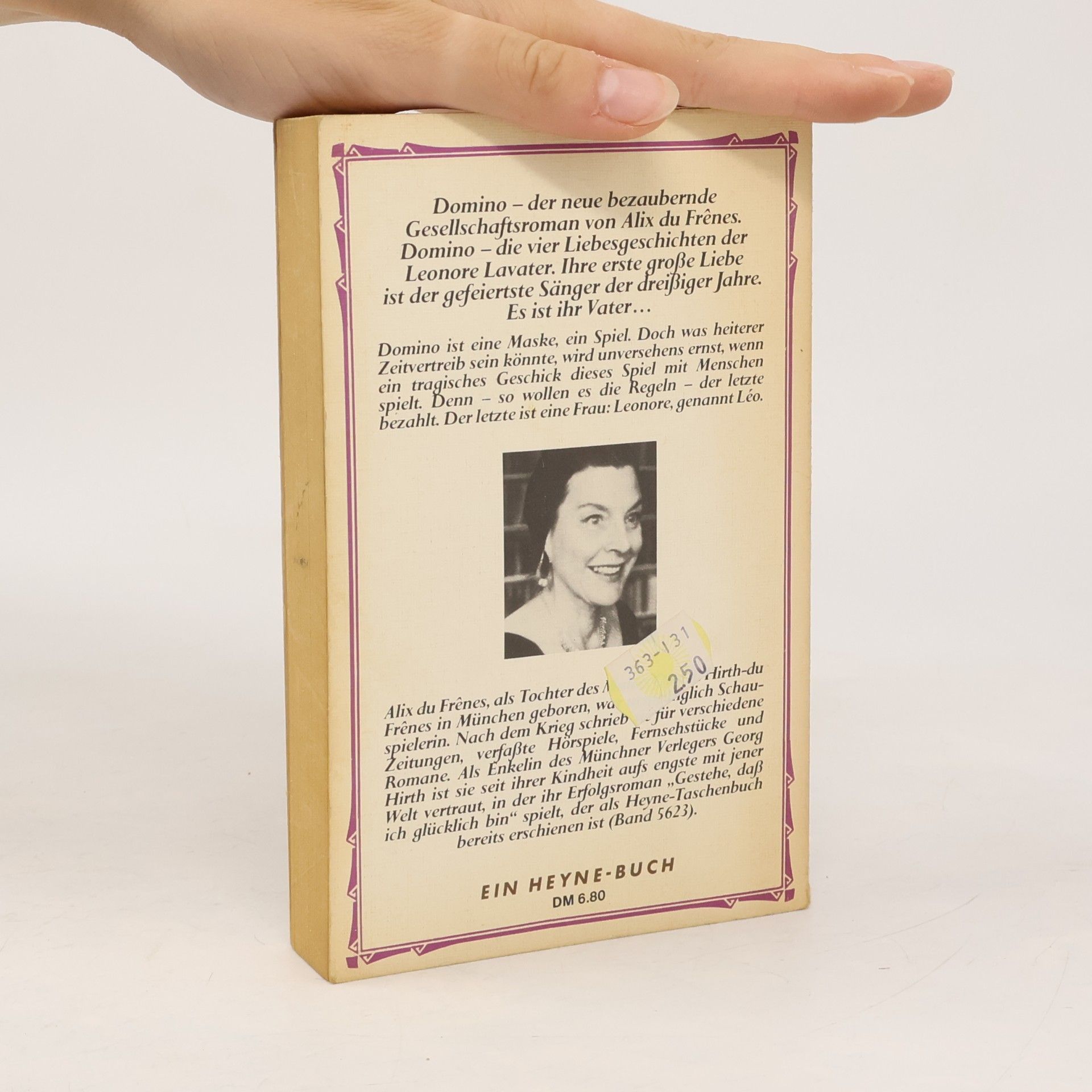 Alix Du Frênes Domino