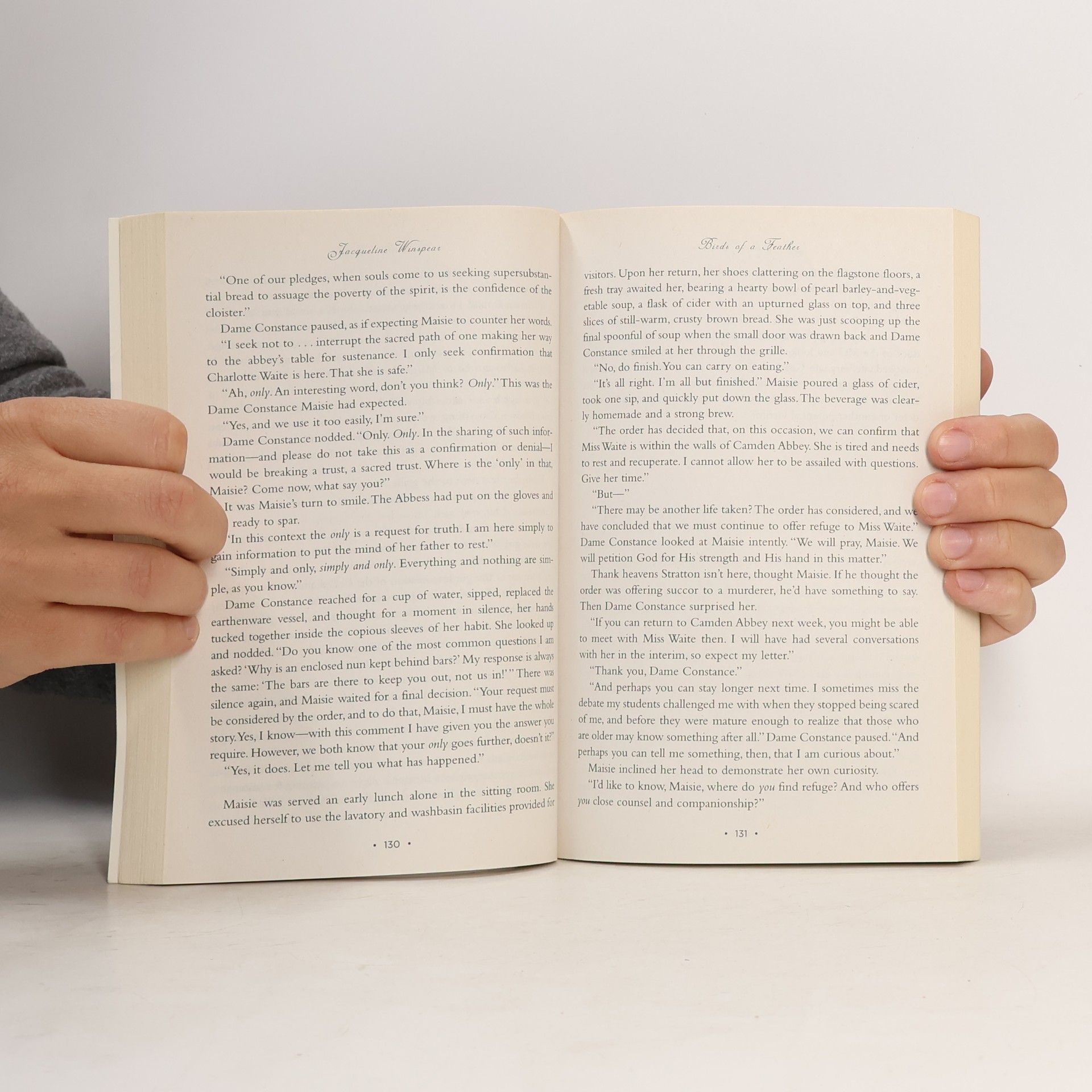 Jacqueline Winspear Maisie Dobbs Mysteries: Birds of a Feather