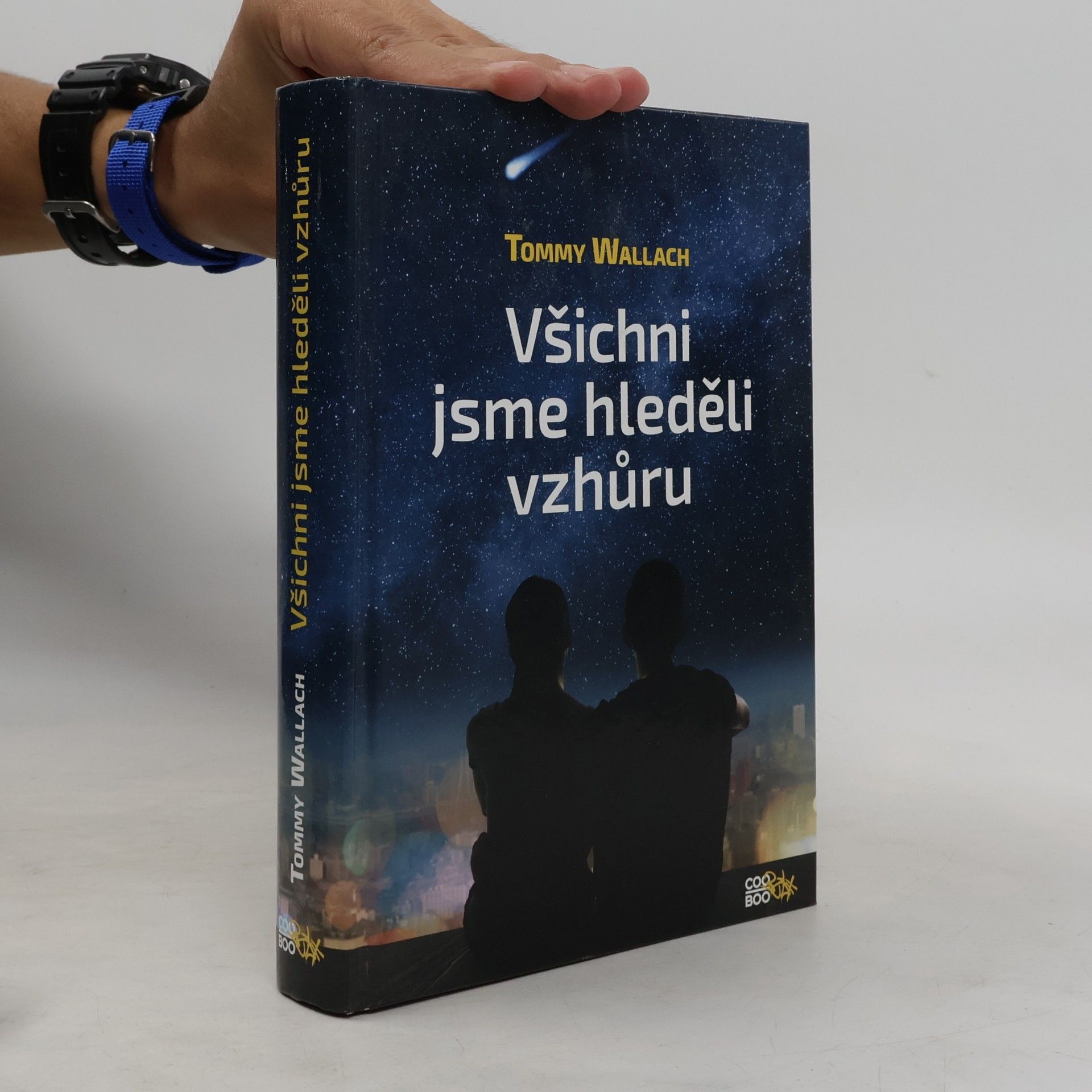 Tommy Wallach Všichni jsme hleděli vzhůru