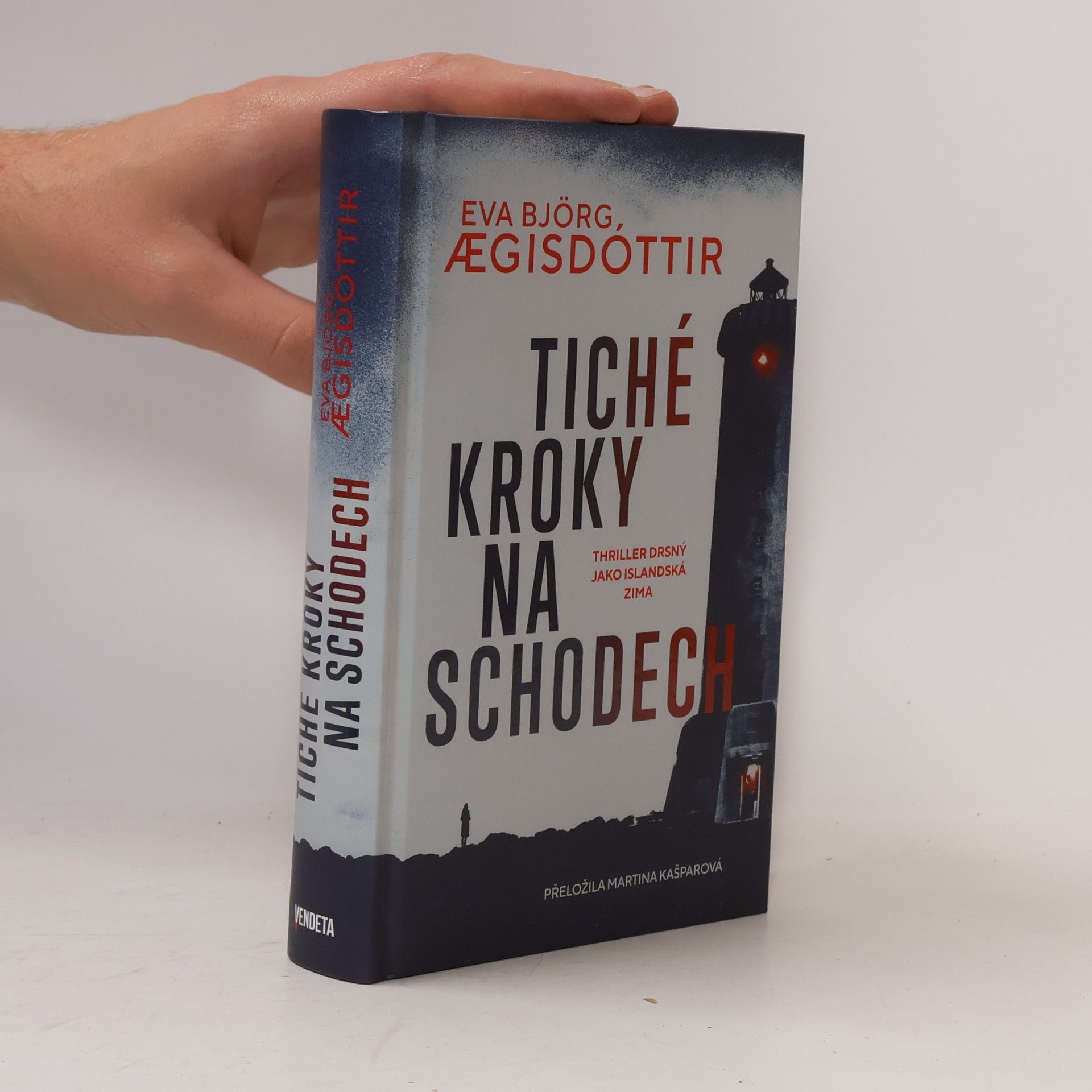 Tiché kroky na schodech