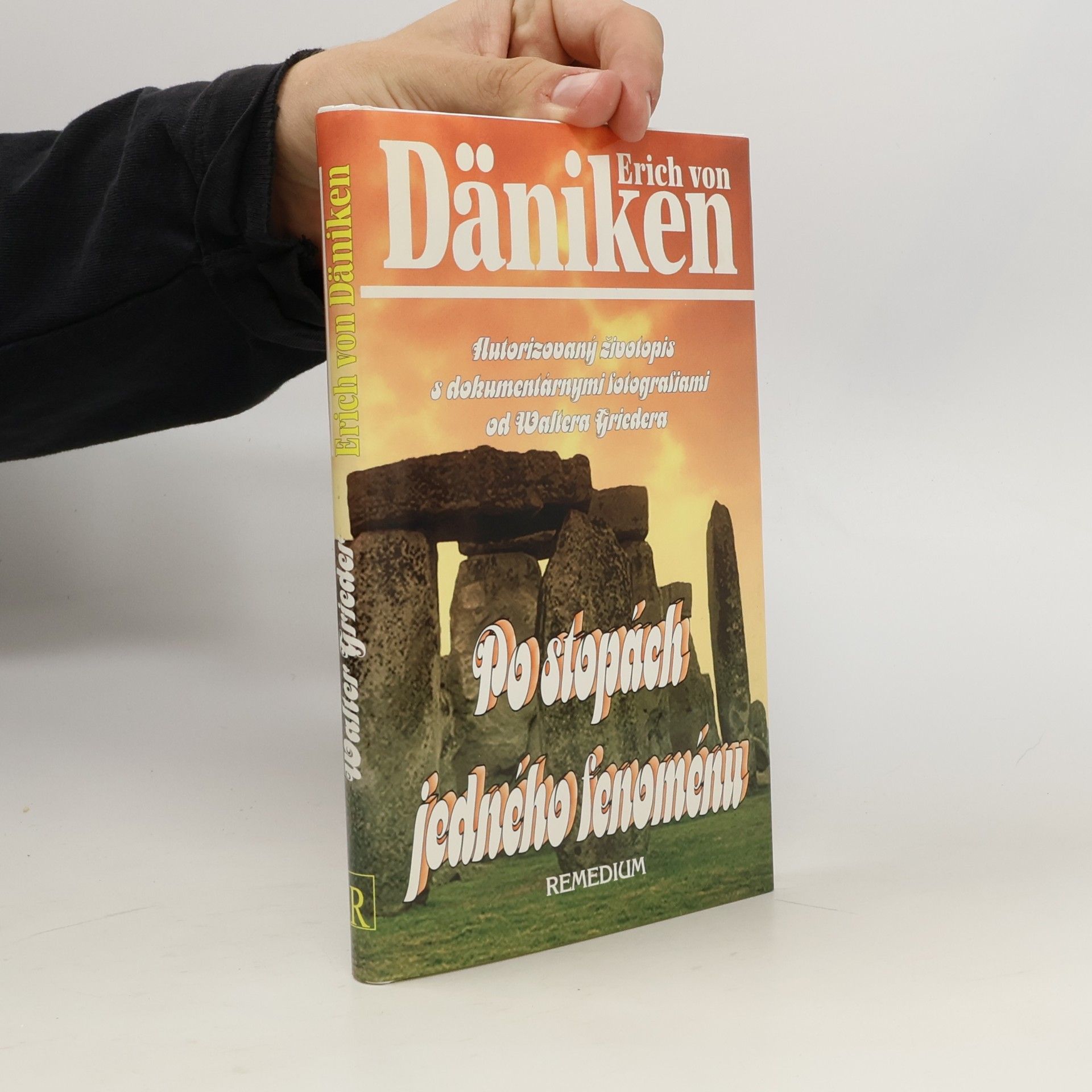 Erich von Däniken Po stopách jedného fenoménu