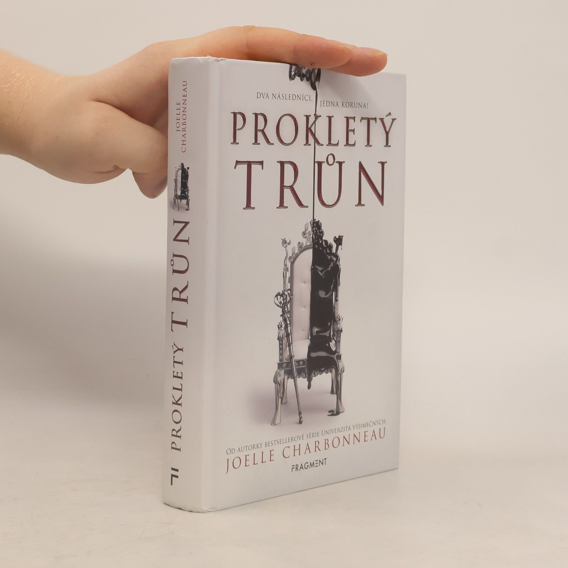 Joelle Charbonneau Prokletý trůn