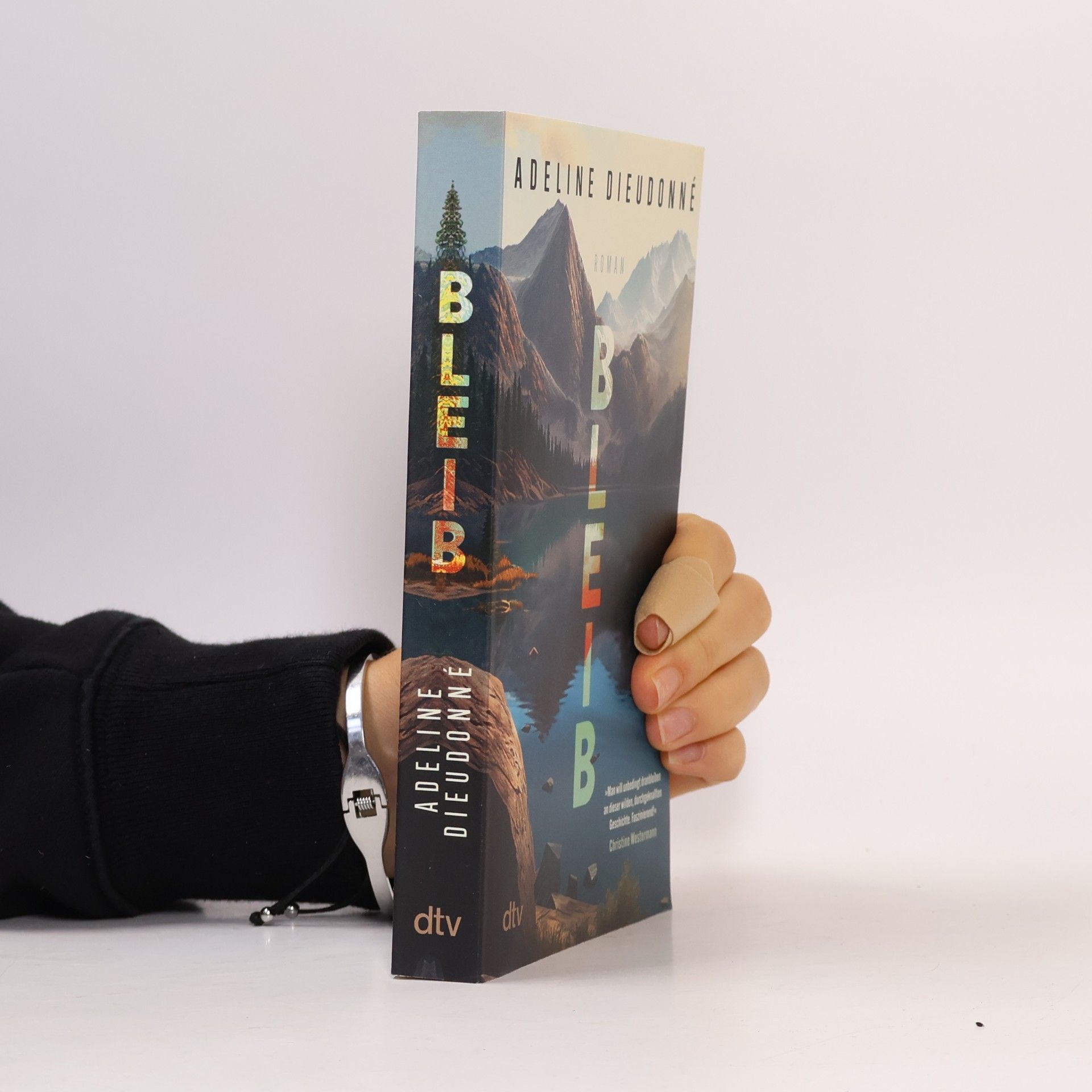 Adeline Dieudonné Bleib: Roman | »Man will unbedingt dranbleiben an dieser wilden, durchgeknallten Geschichte. Faszinierend!« Christine Westermann
