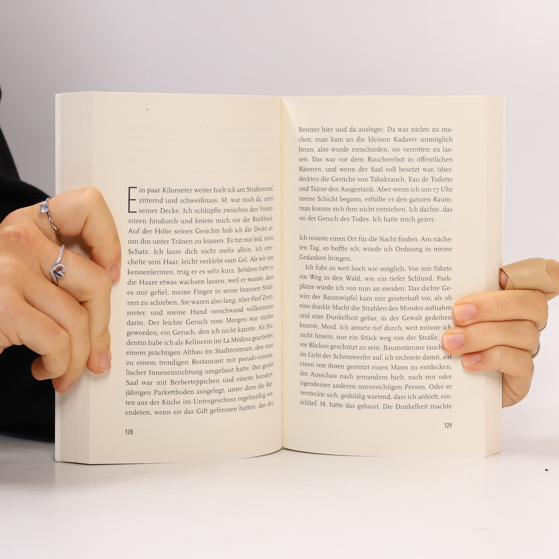 Adeline Dieudonné Bleib: Roman | »Man will unbedingt dranbleiben an dieser wilden, durchgeknallten Geschichte. Faszinierend!« Christine Westermann
