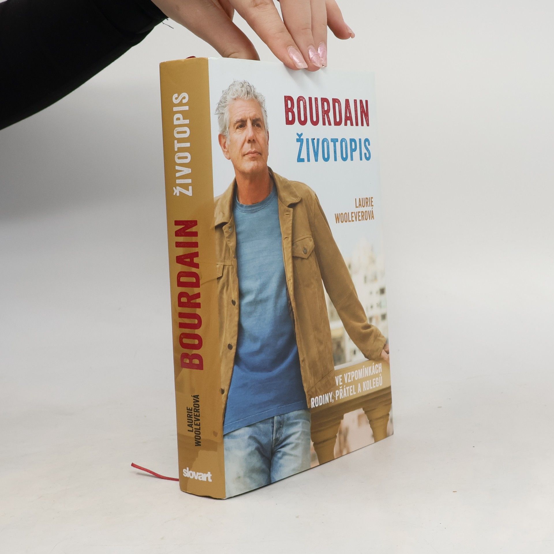 Laurie Woolever Bourdain : životopis