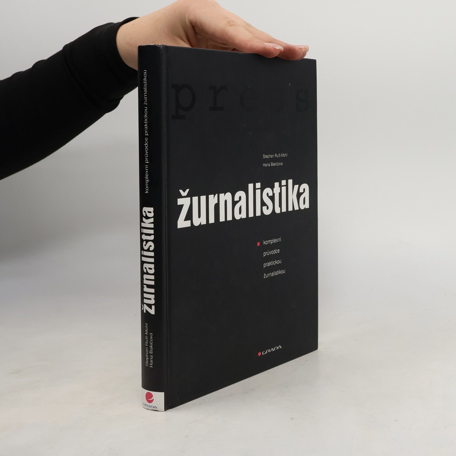 Stephan Ruß-Mohl Žurnalistika : komplexní průvodce praktickou žurnalistikou