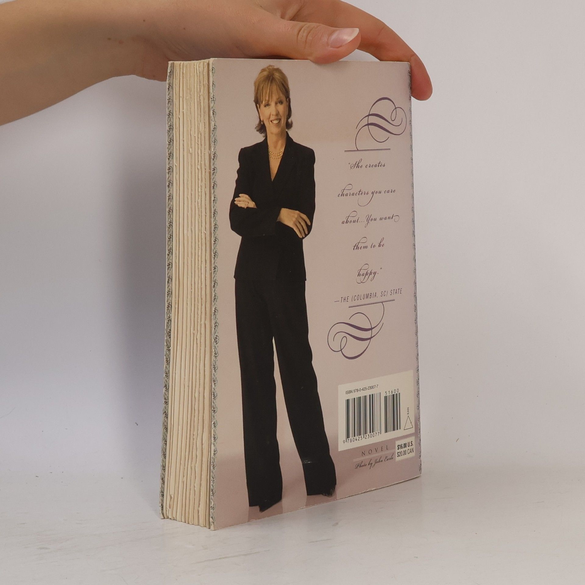 Nora Roberts Bed of Roses