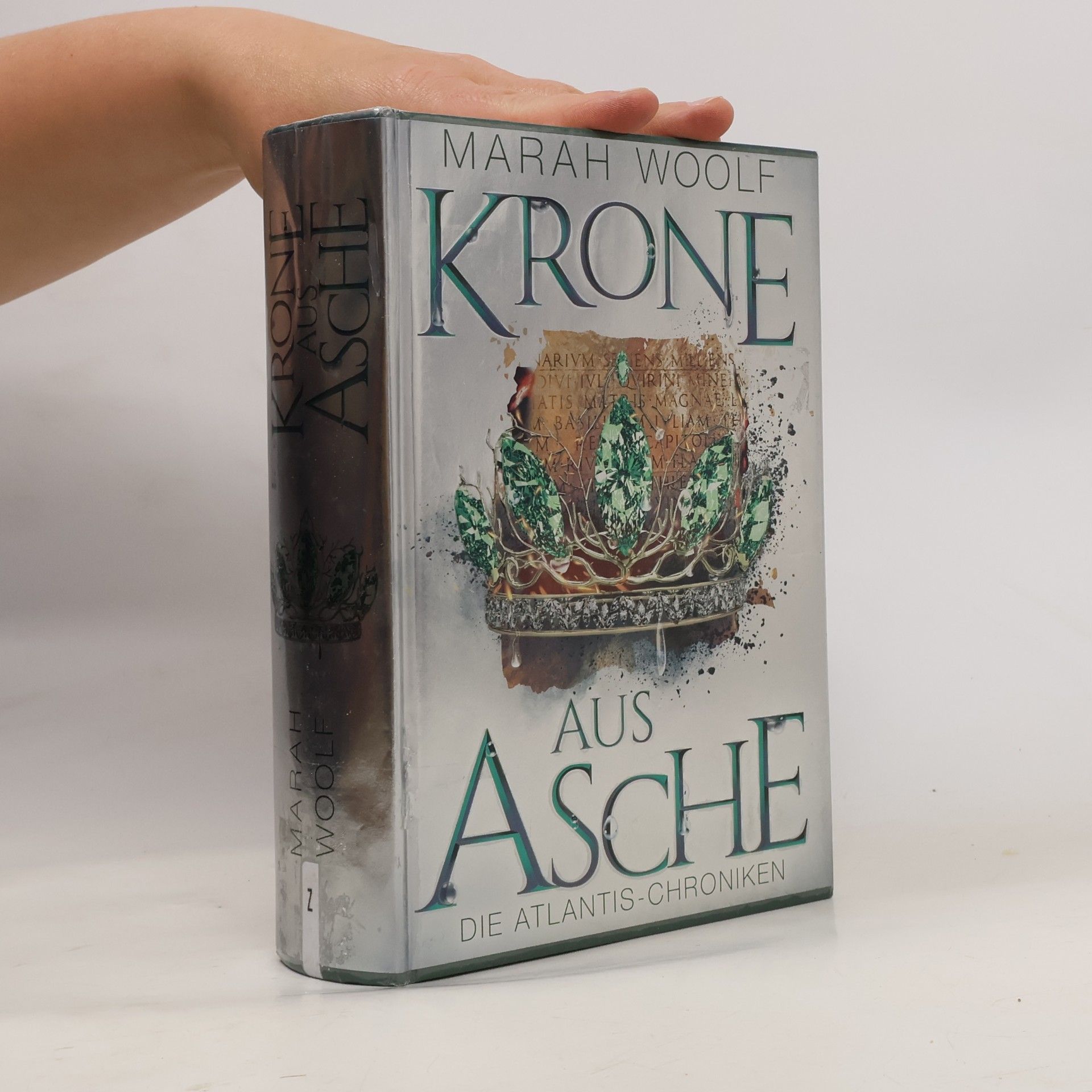 Marah Woolf Krone aus Asche
