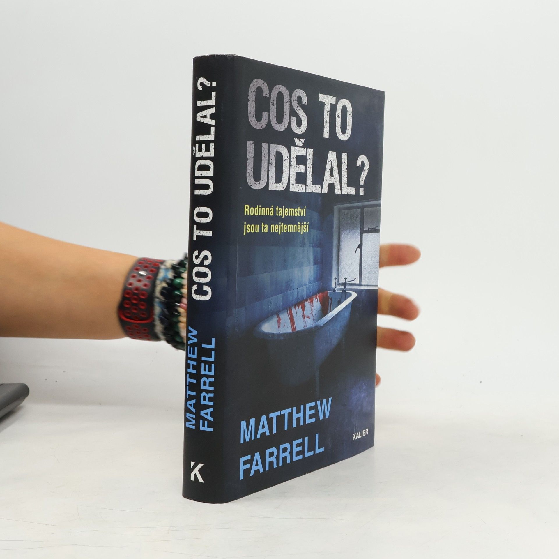 Matthew Farrell Cos to udělal?
