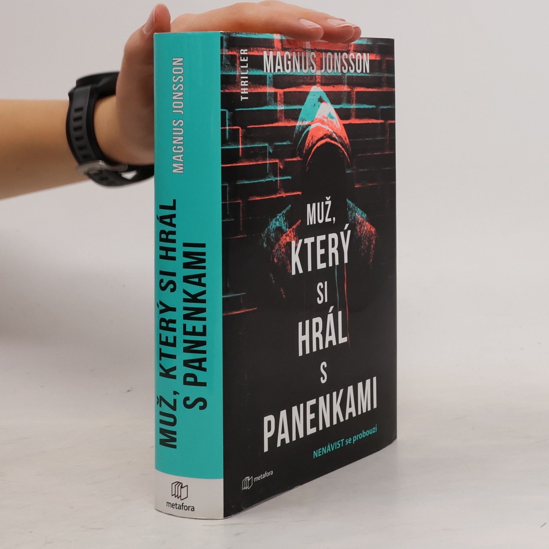 Magnus Jonsson Muž, který si hrál s panenkami