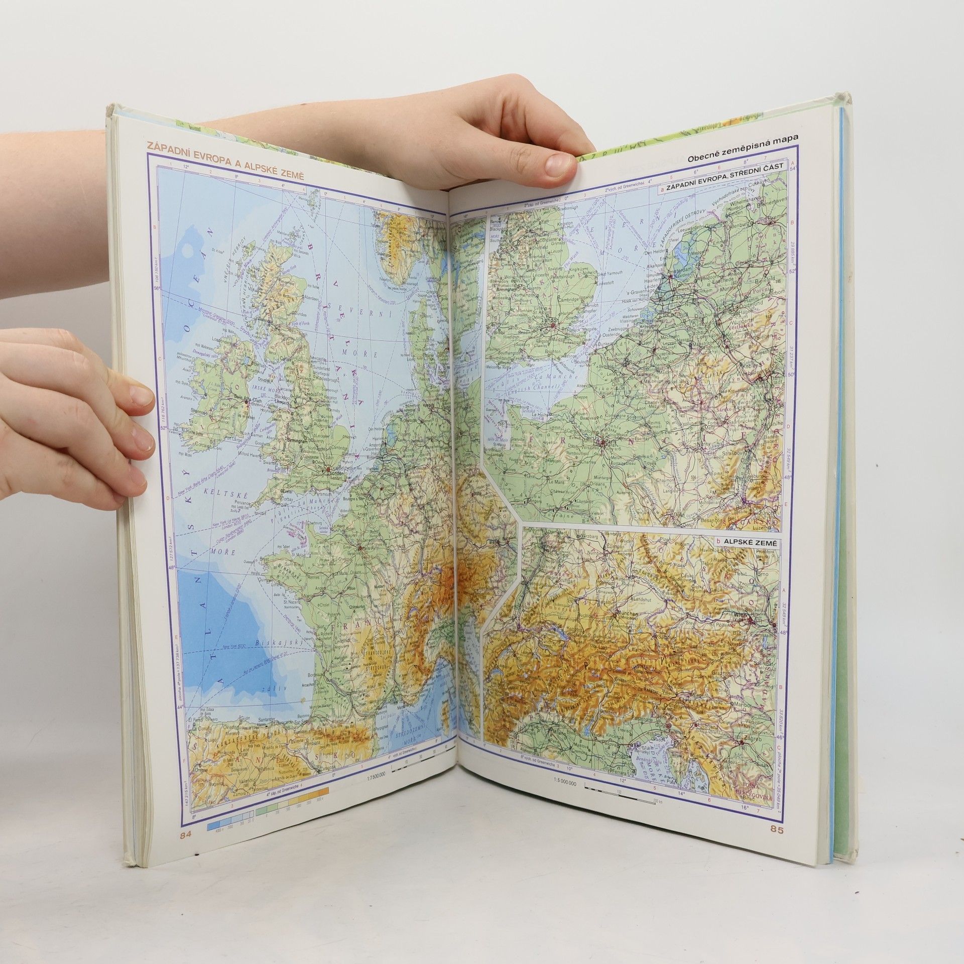 Autorenkollektiv Školní atlas světa