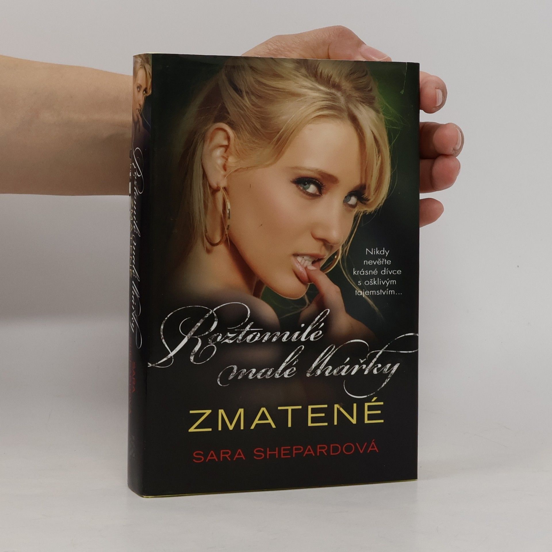 Sara Shepard Roztomilé malé lhářky: Zmatené