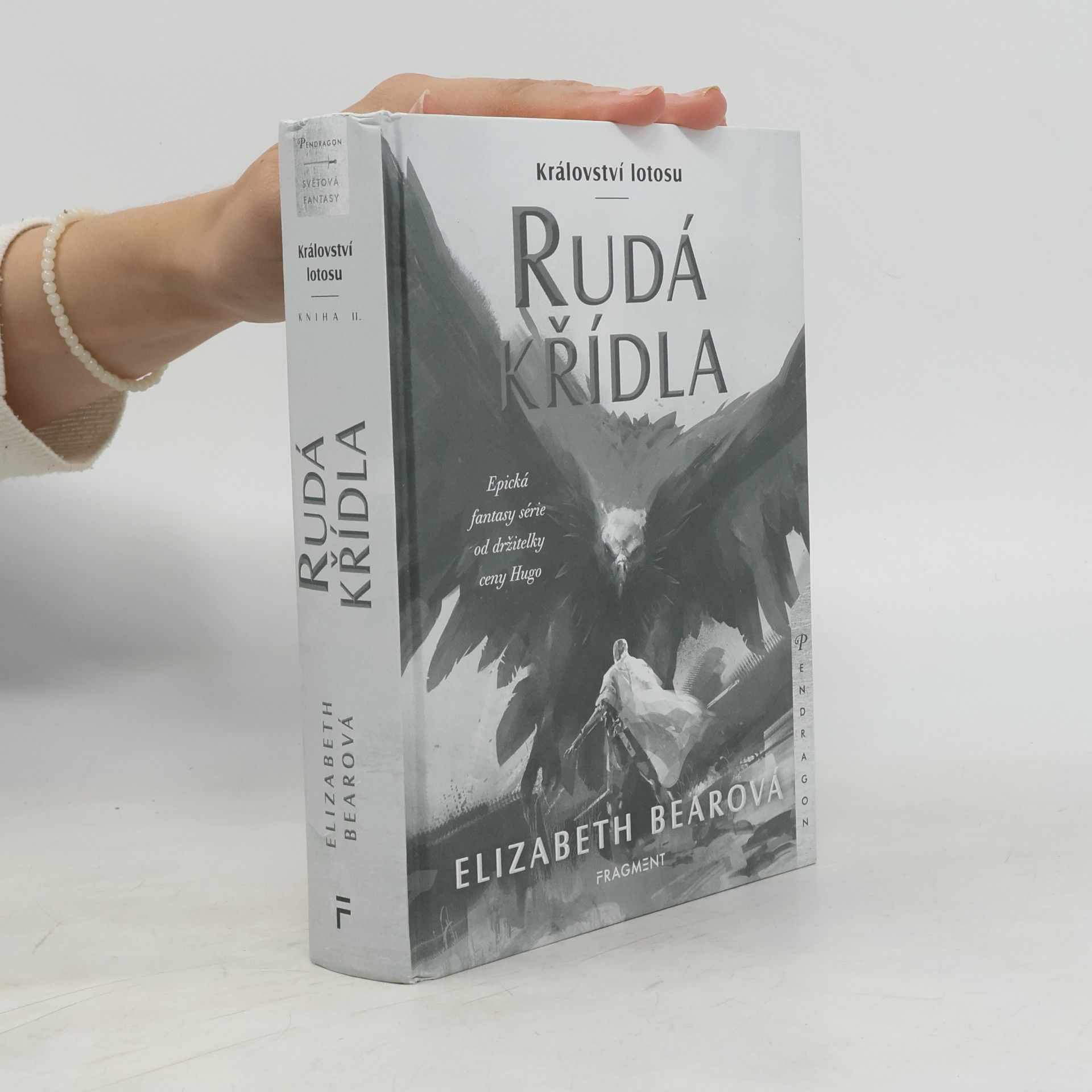 Elizabeth Bear Rudá křídla