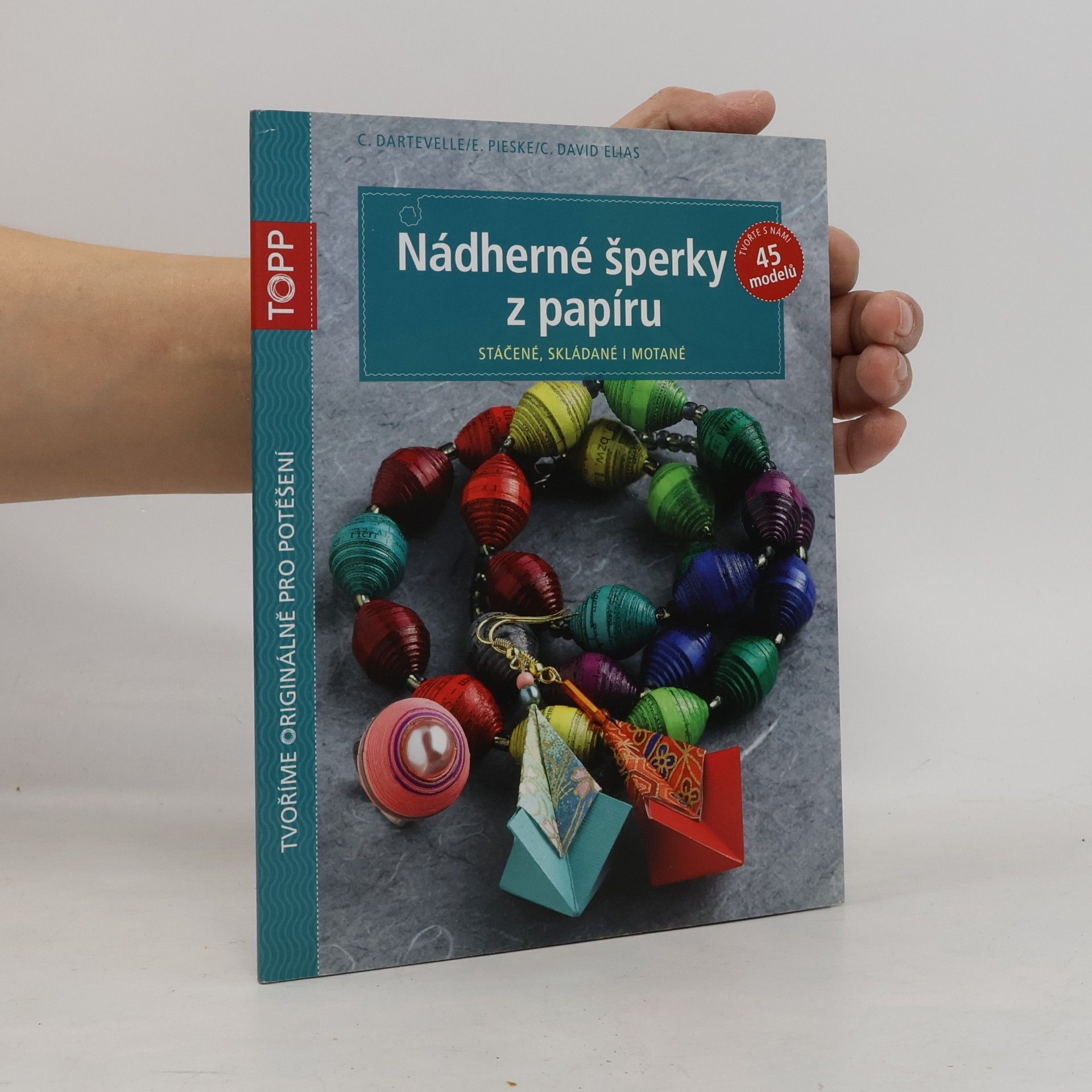 C. David Elias Nádherné šperky z papíru