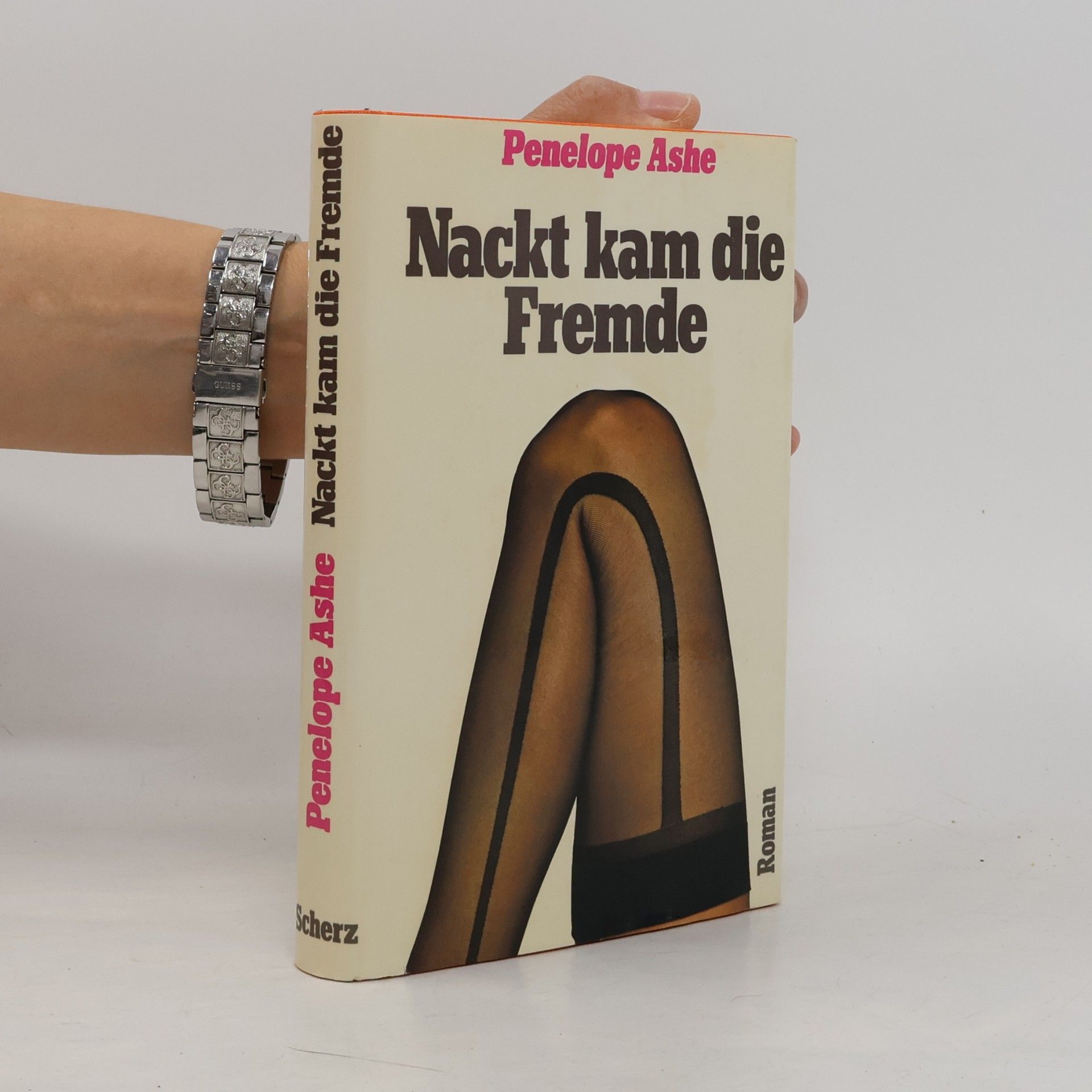 Nackt kam die Fremde