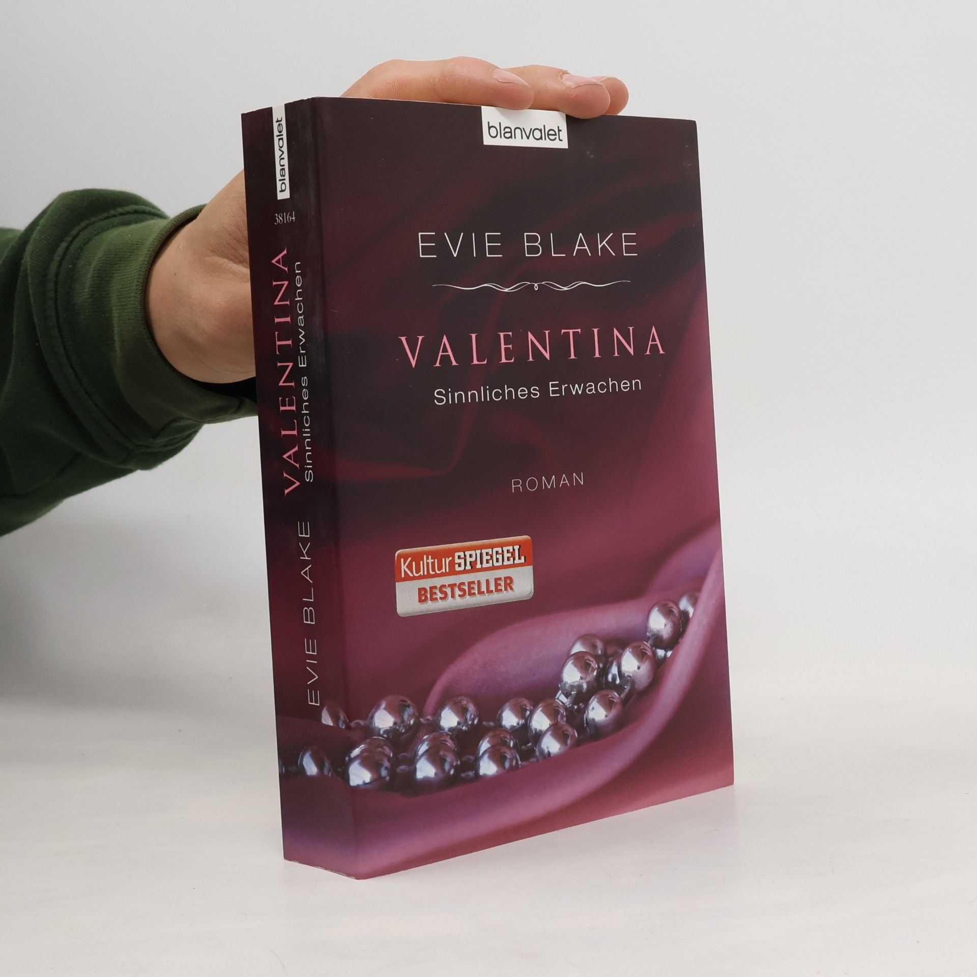 Evie Blake Valentina 1