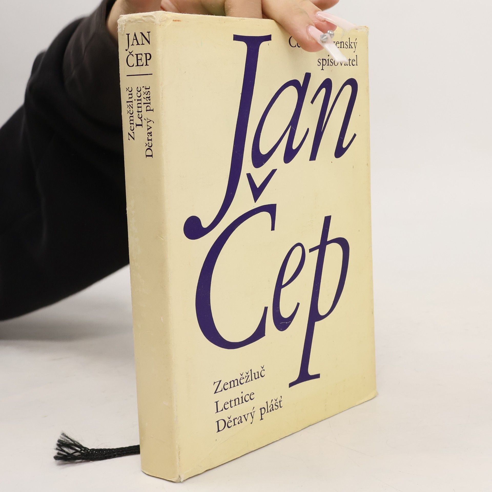 Jan Čep Zeměžluč. Letnice. Děravý plášť
