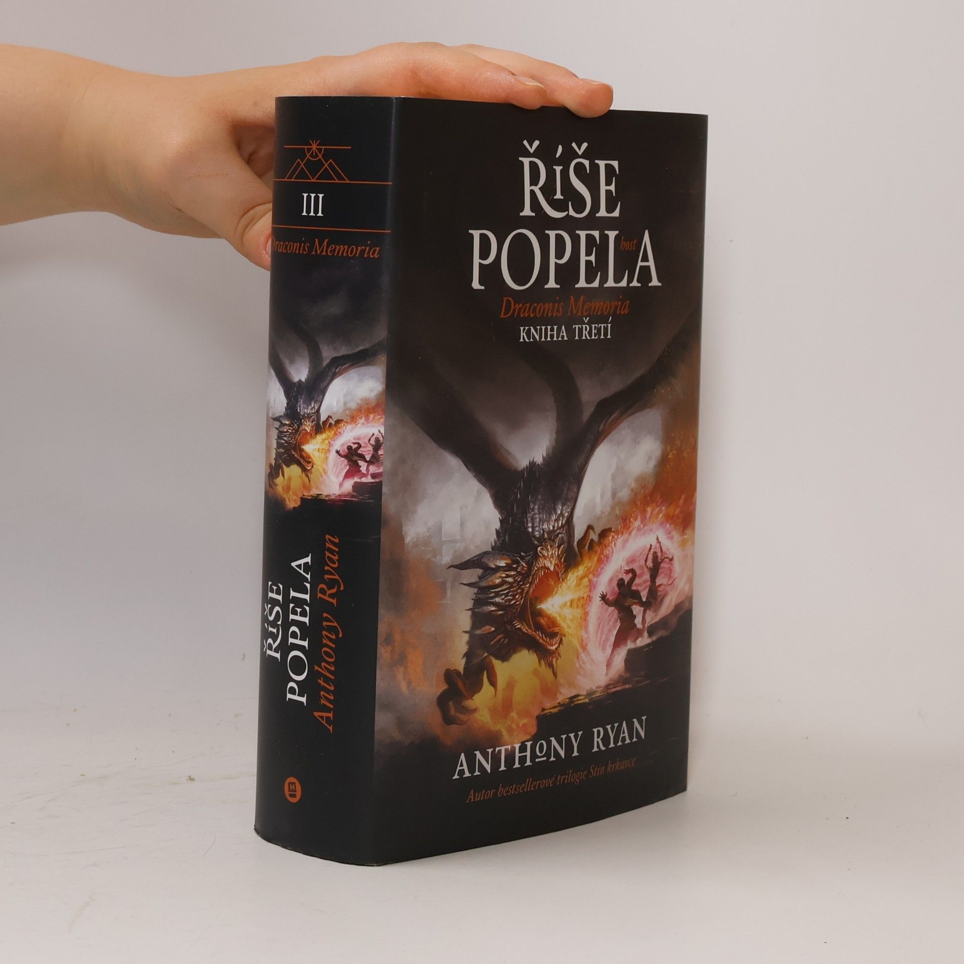 Anthony Ryan Říše popela