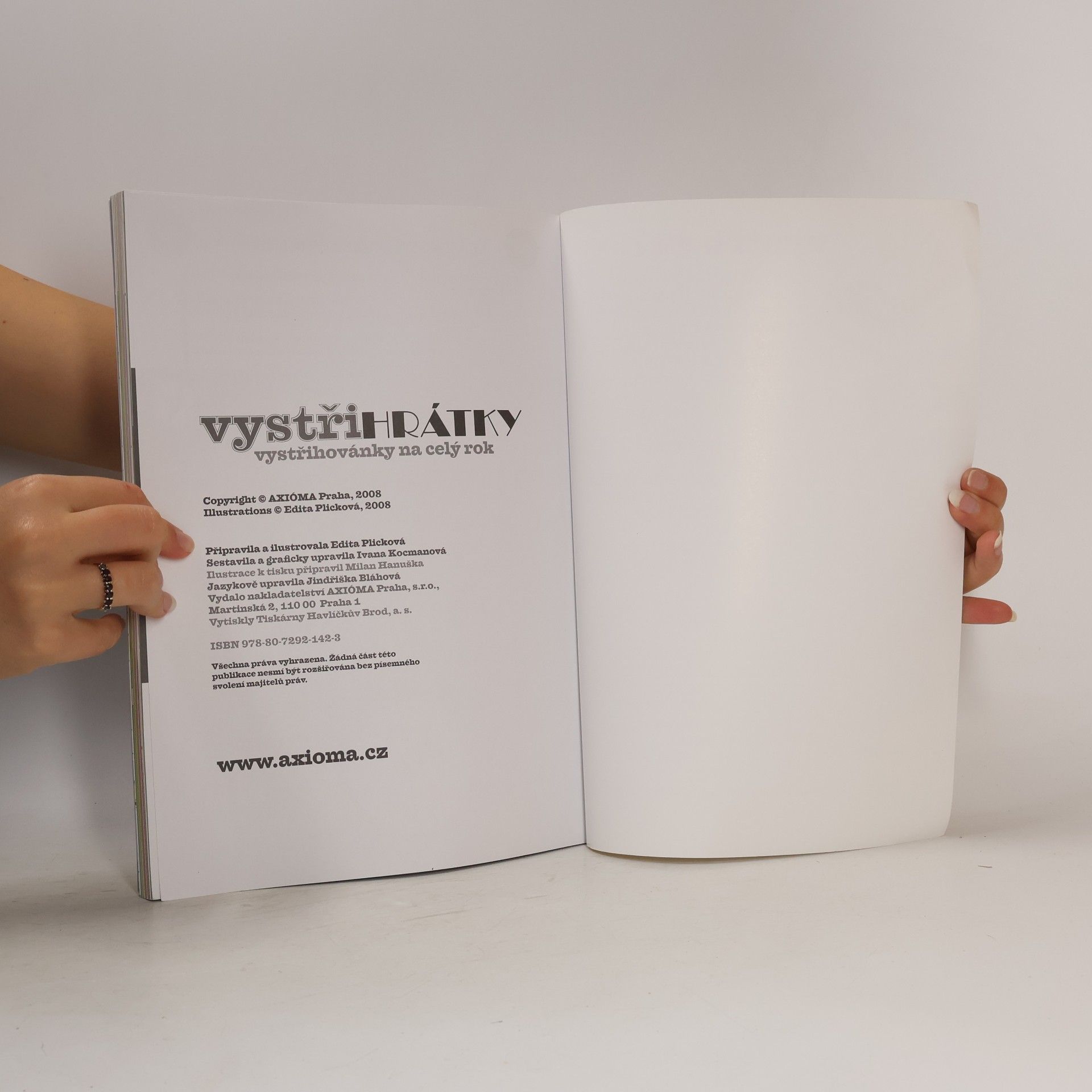 Edita Plicková Vystřihrátky. Vystřihovánky na celý rok
