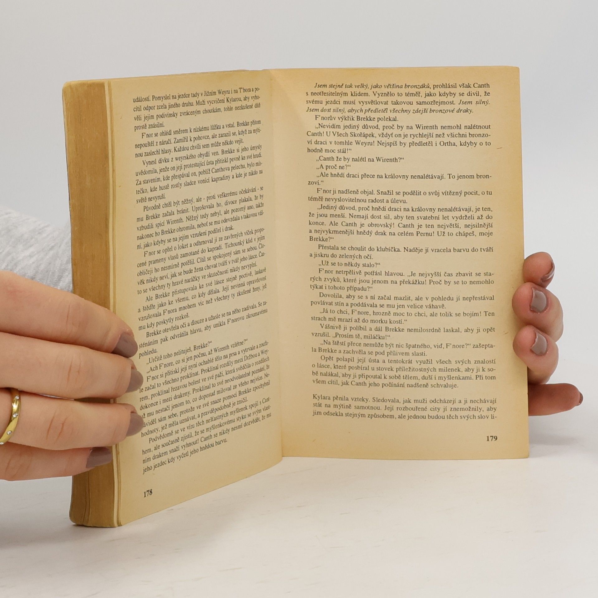 Anne McCaffrey Drakeni z Pernu 2. Dračí skok