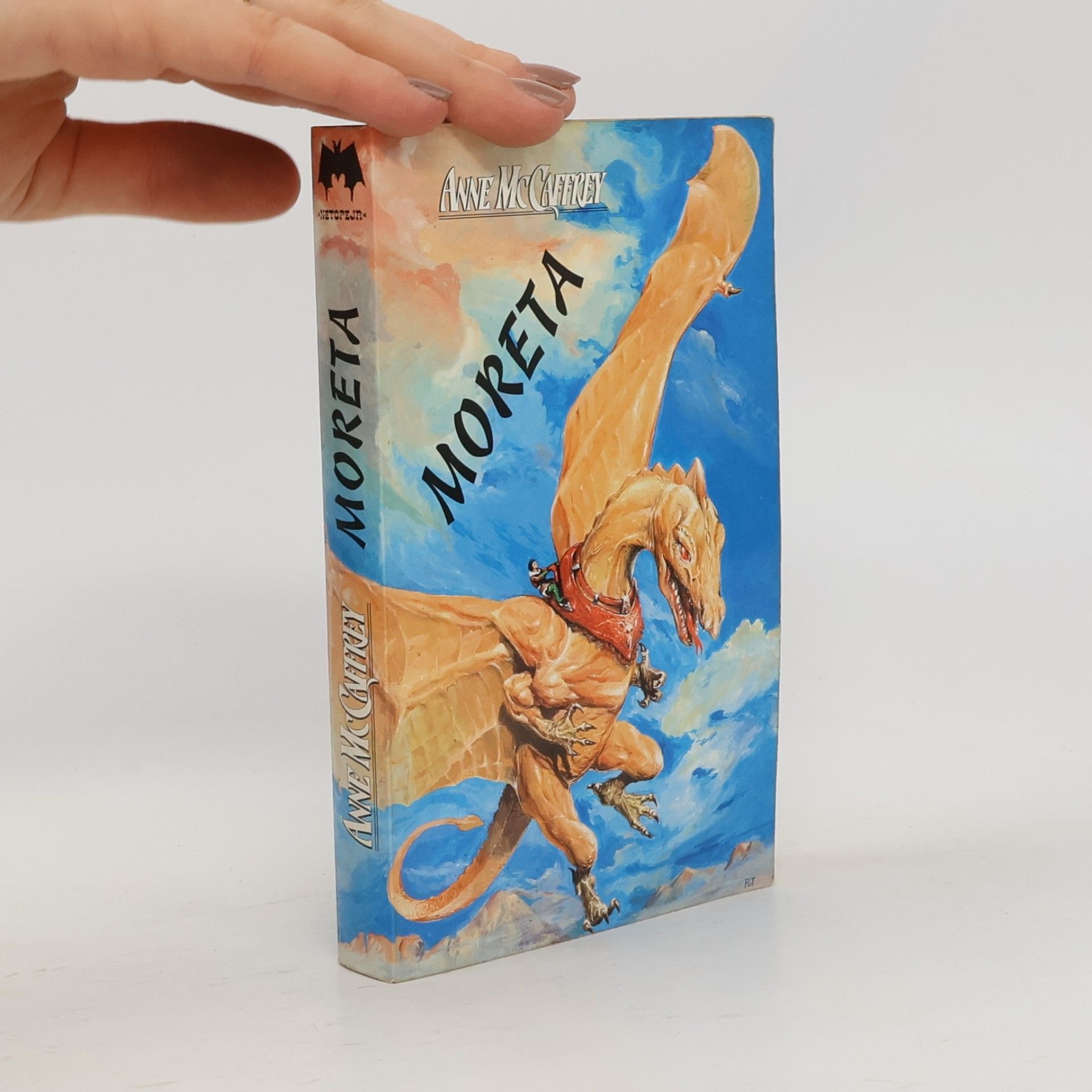 Anne McCaffrey Moreta : paní pernských draků