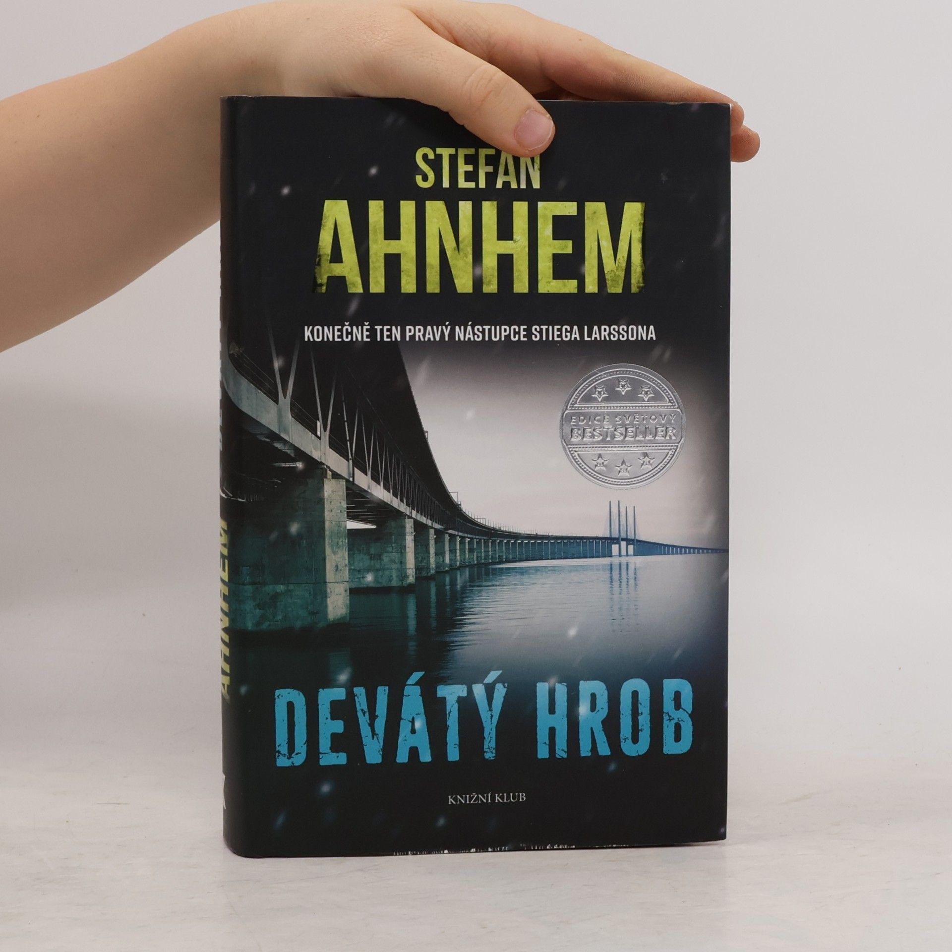 Stefan Ahnhem Devátý hrob