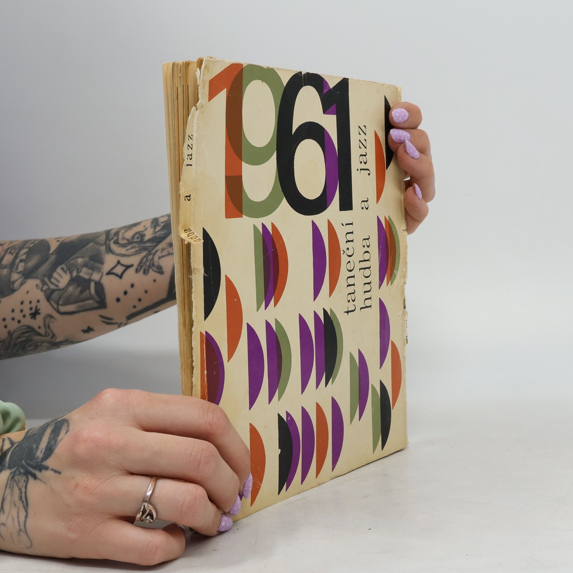 kolektiv Taneční hudba a jazz 1961. Sborník statí a příspěvků k otázkám jazzu a moderní taneční hudby