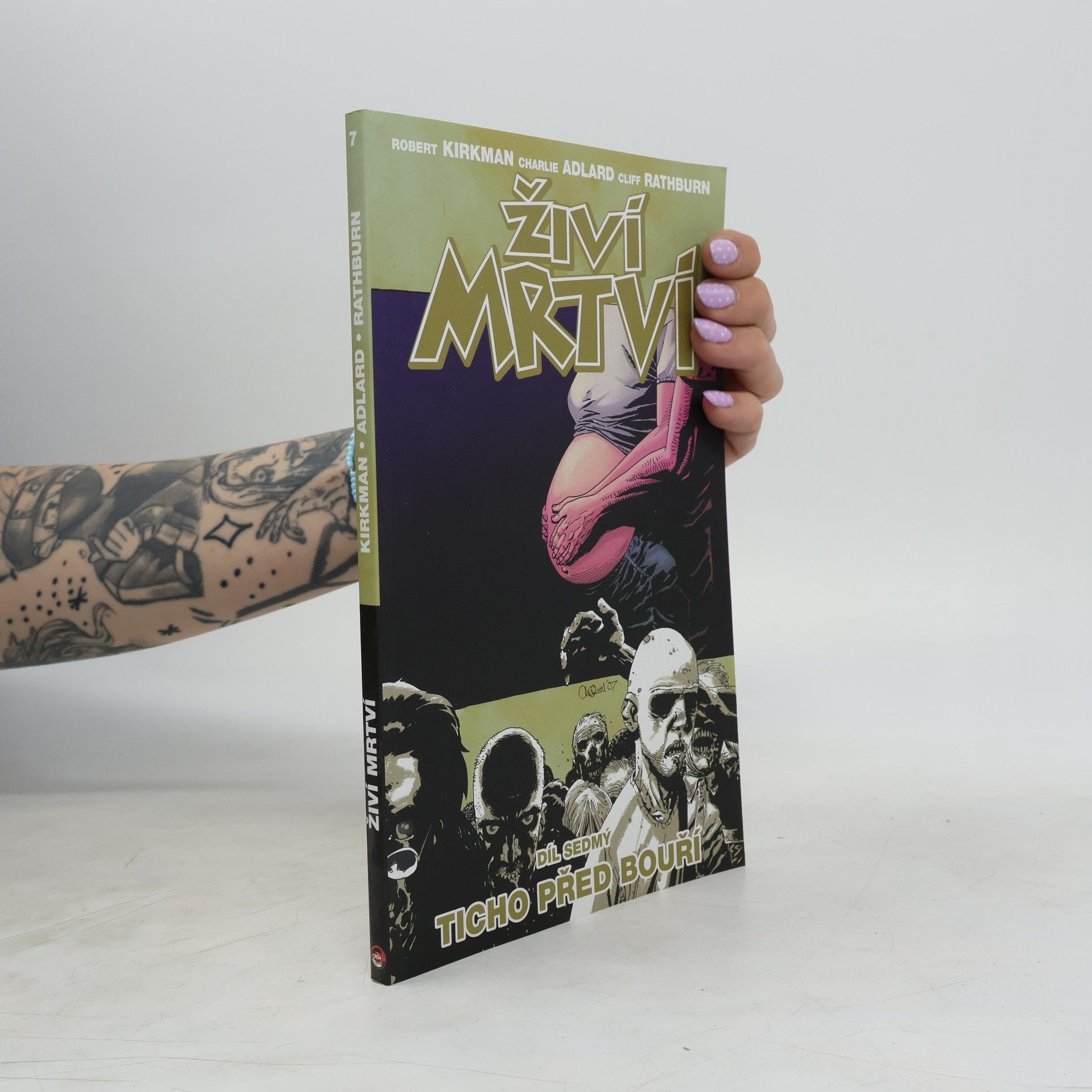 Robert Kirkman Živí mrtví 7: Ticho před bouří