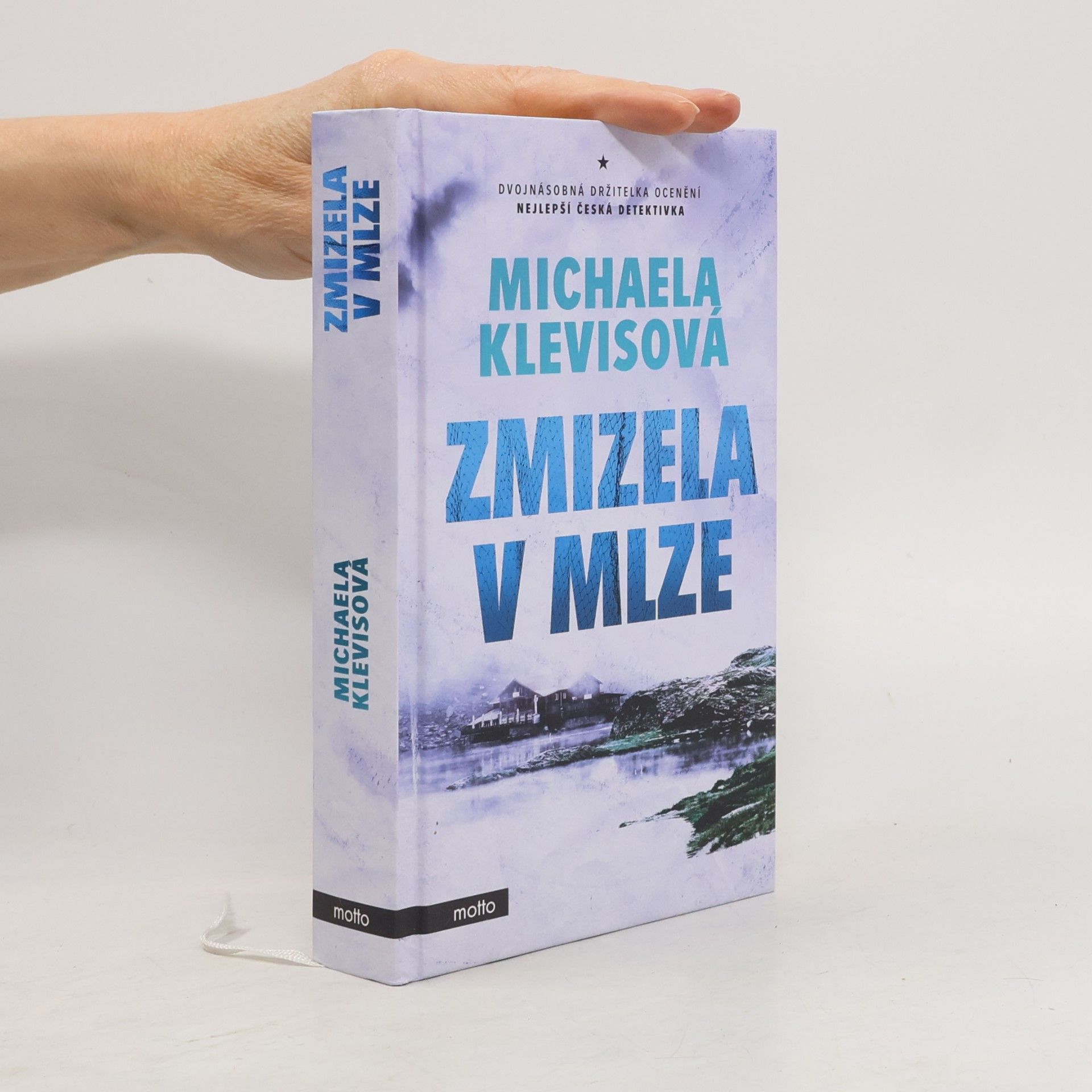Zmizela v mlze