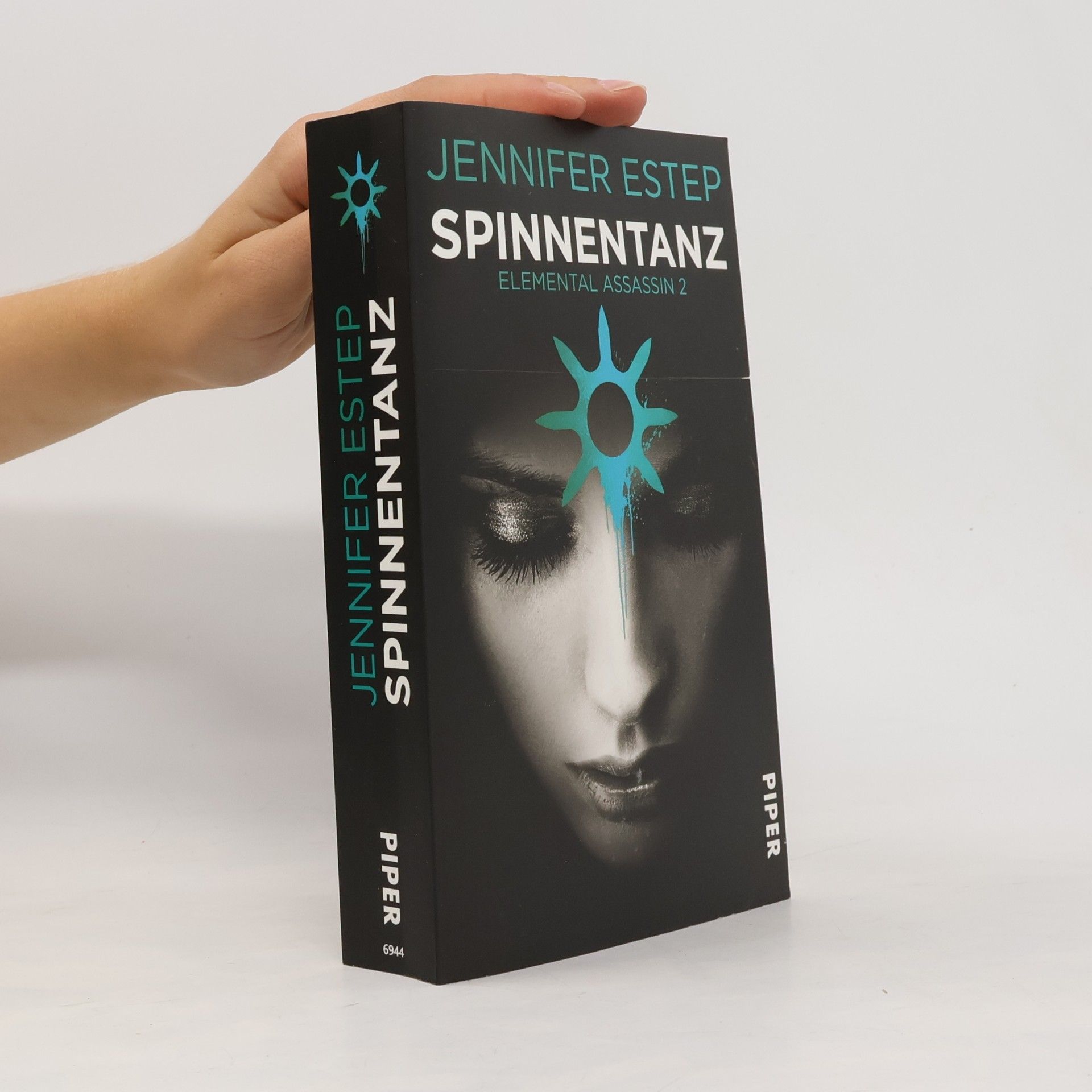Jennifer Estep Spinnentanz