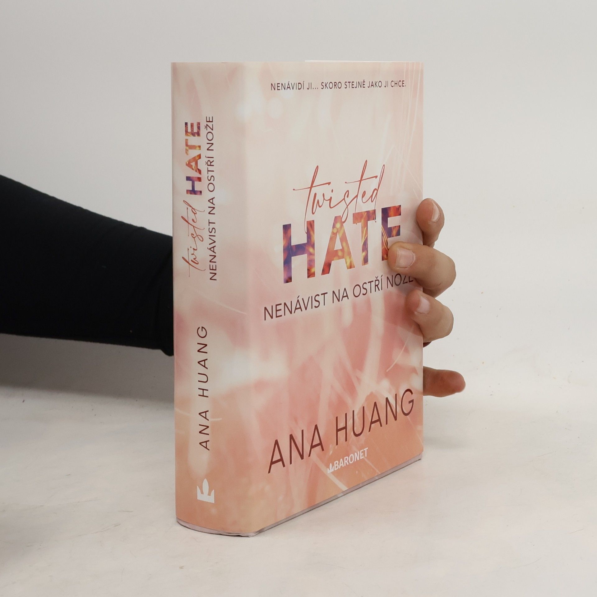 Ana Huang Twisted Hate: Nenávist na ostří nože