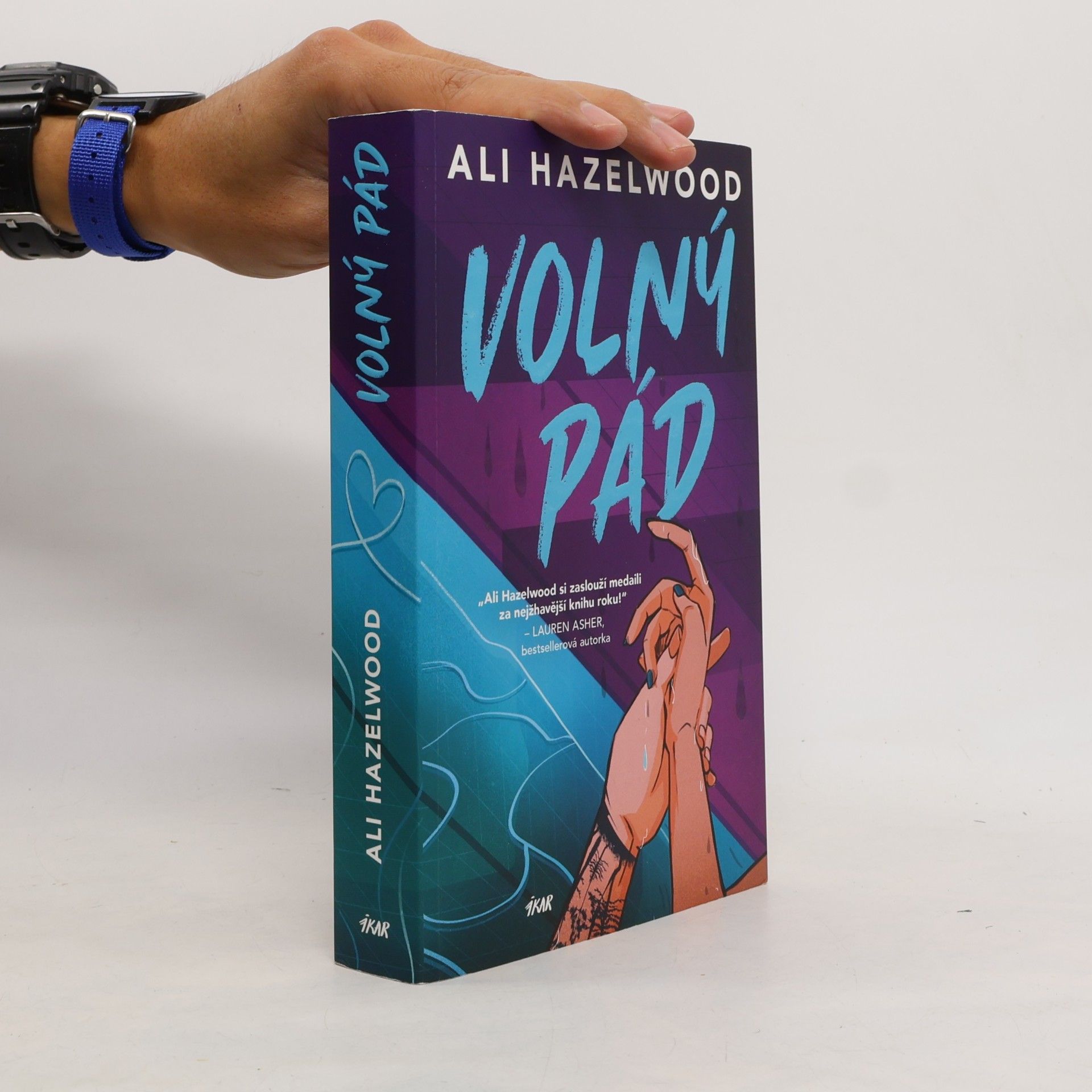 Ali Hazelwood Volný pád