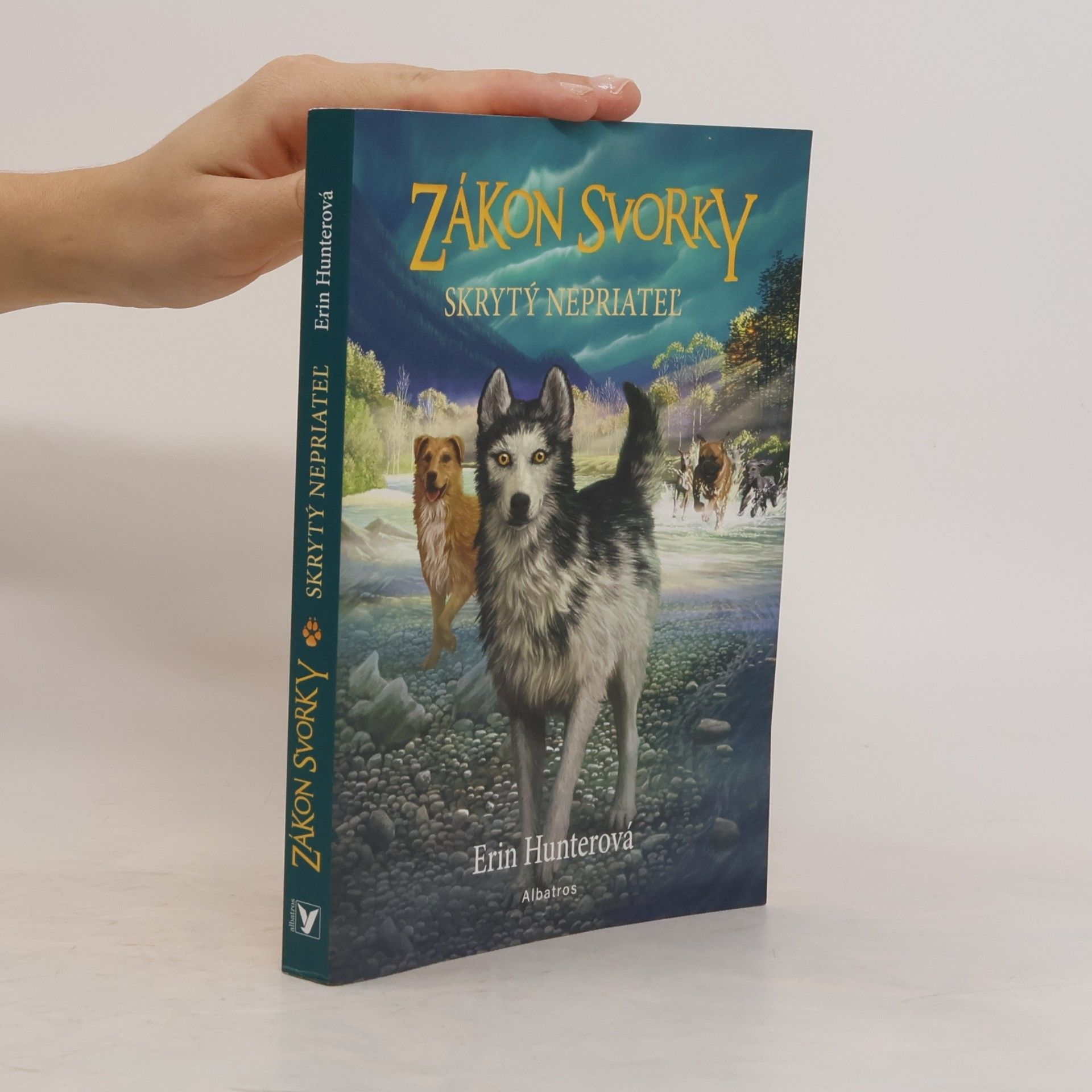 Erin Hunter Zákon svorky - Skrytý nepriateľ