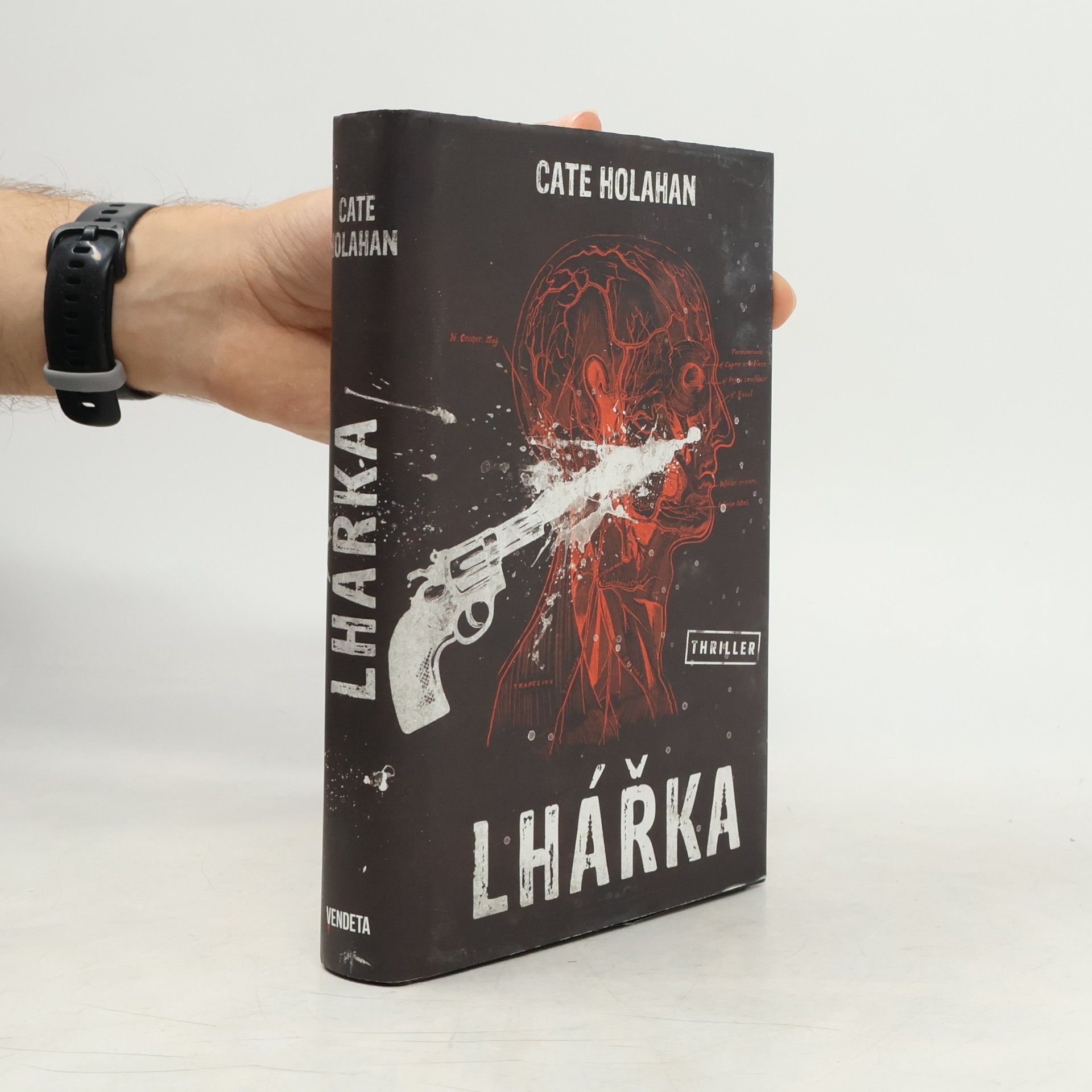 Cate Holahan Lhářka