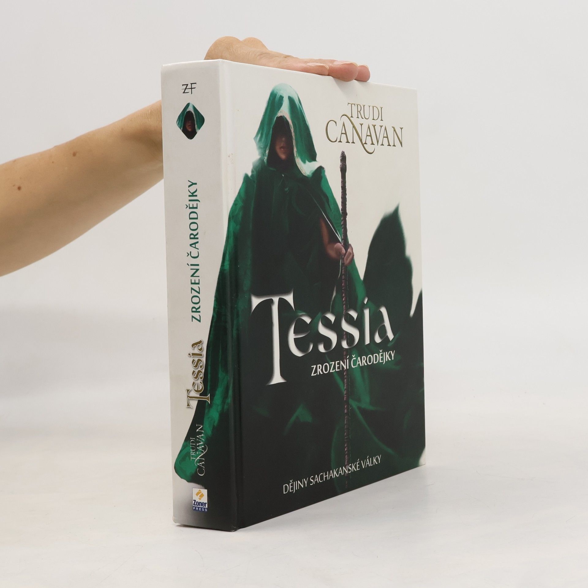 Trudi Canavan Tessia. Zrození čarodějky