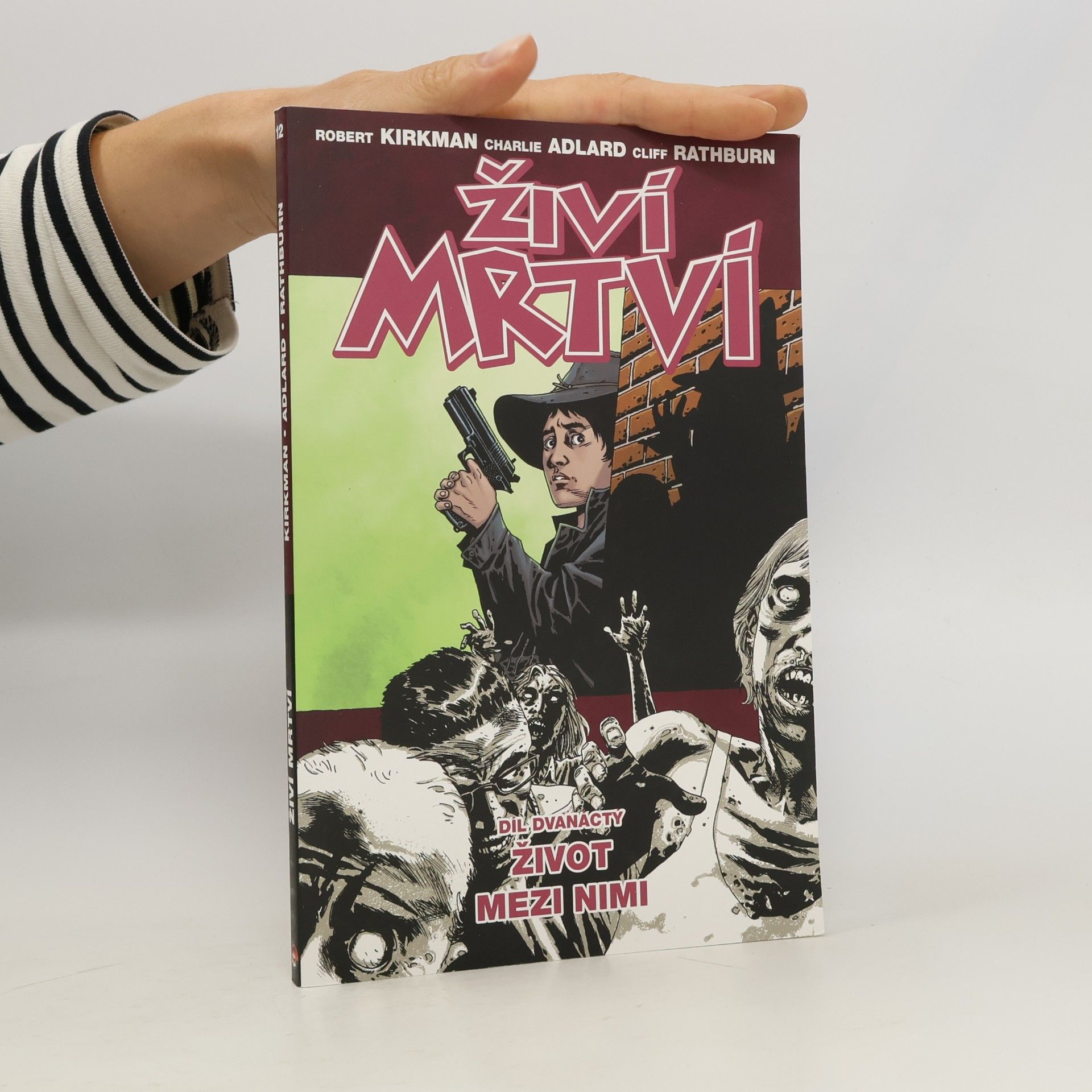 Robert Kikman Živí mrtví 12: Život mezi nimi