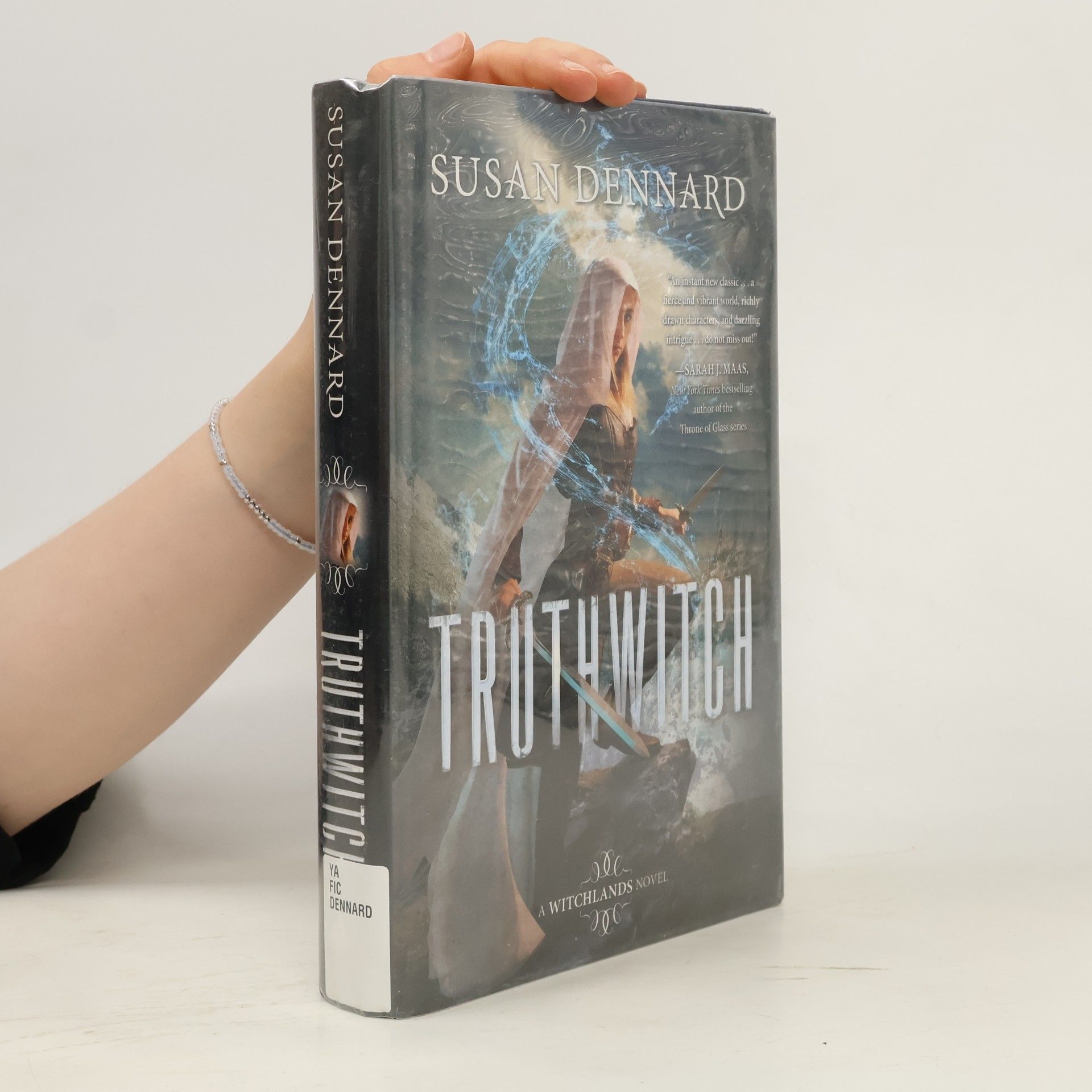 Susan Dennard Truthwitch: A Witchlands novel
