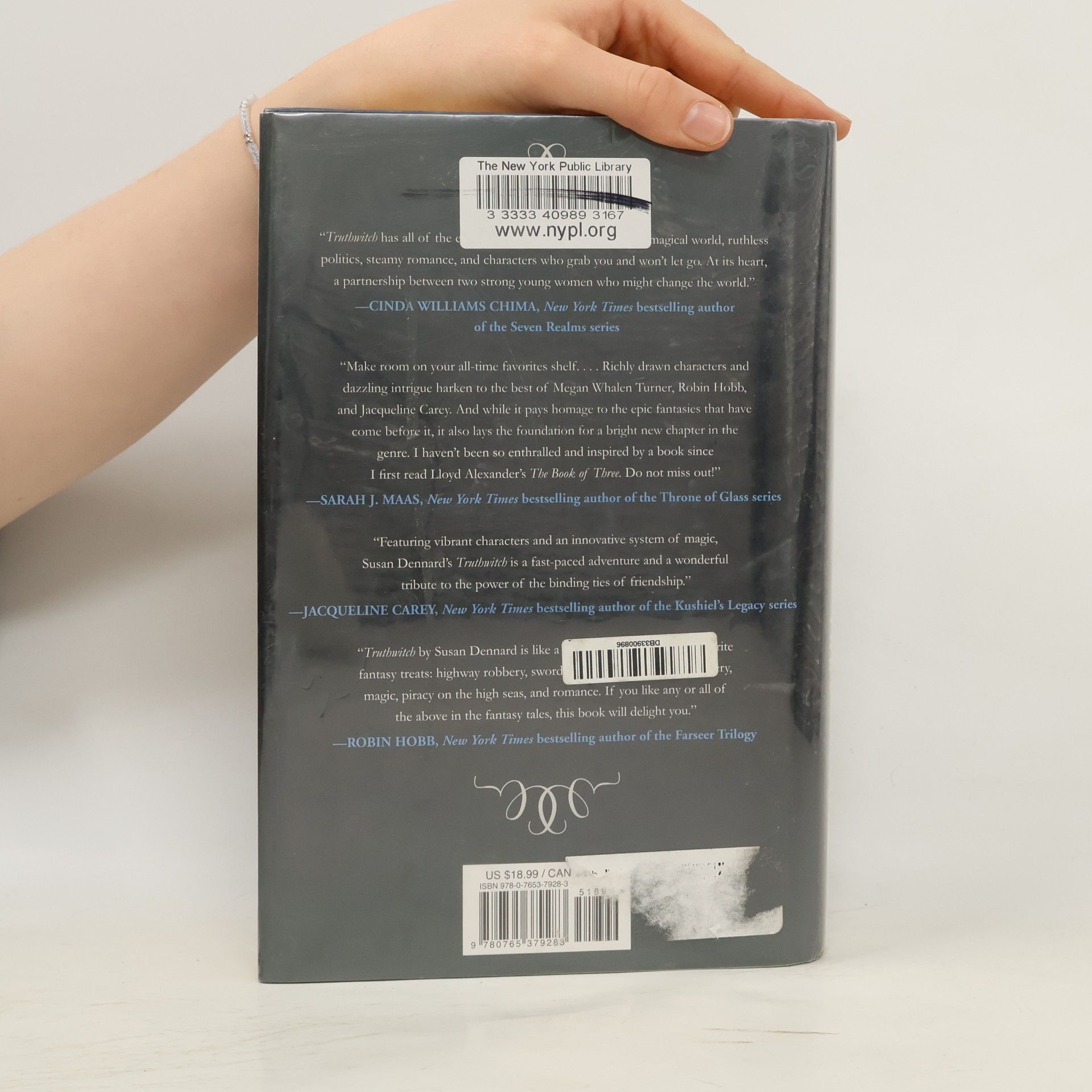 Susan Dennard Truthwitch: A Witchlands novel
