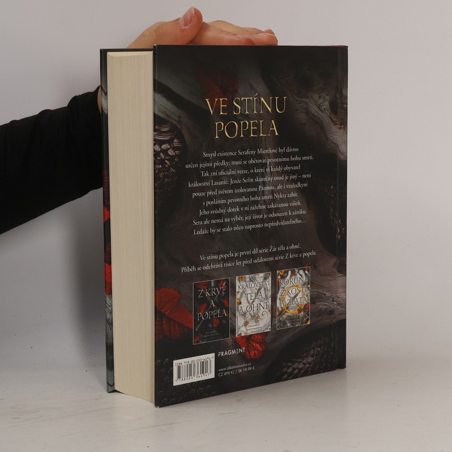 Jennifer Armentrout Ve stínu popela