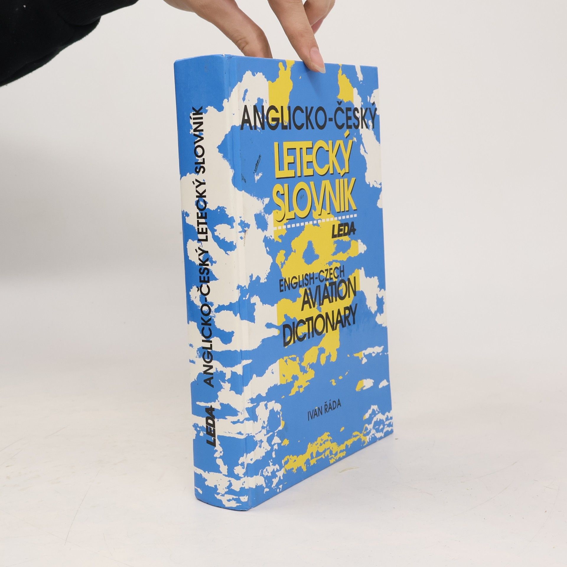 Ivan Řáda Anglicko-český letecký slovník = English-Czech aviation dictionary