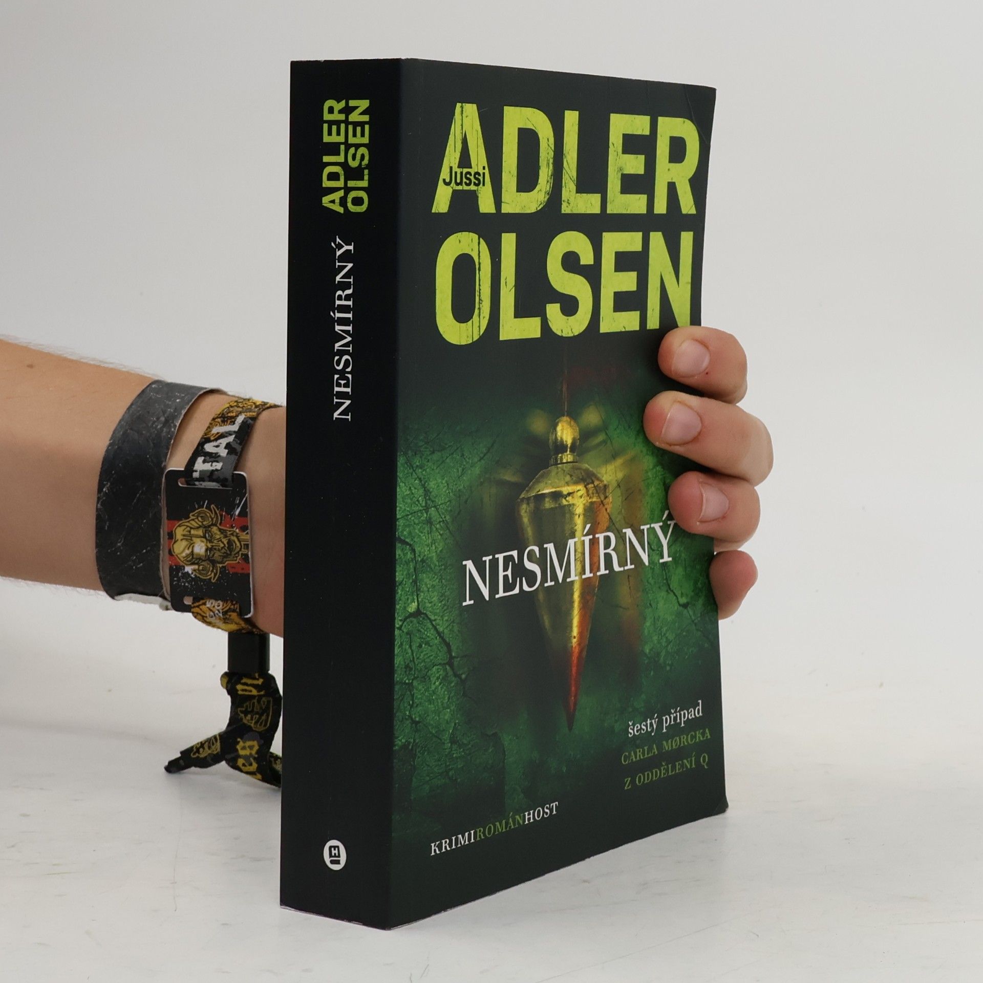 Nesmírný