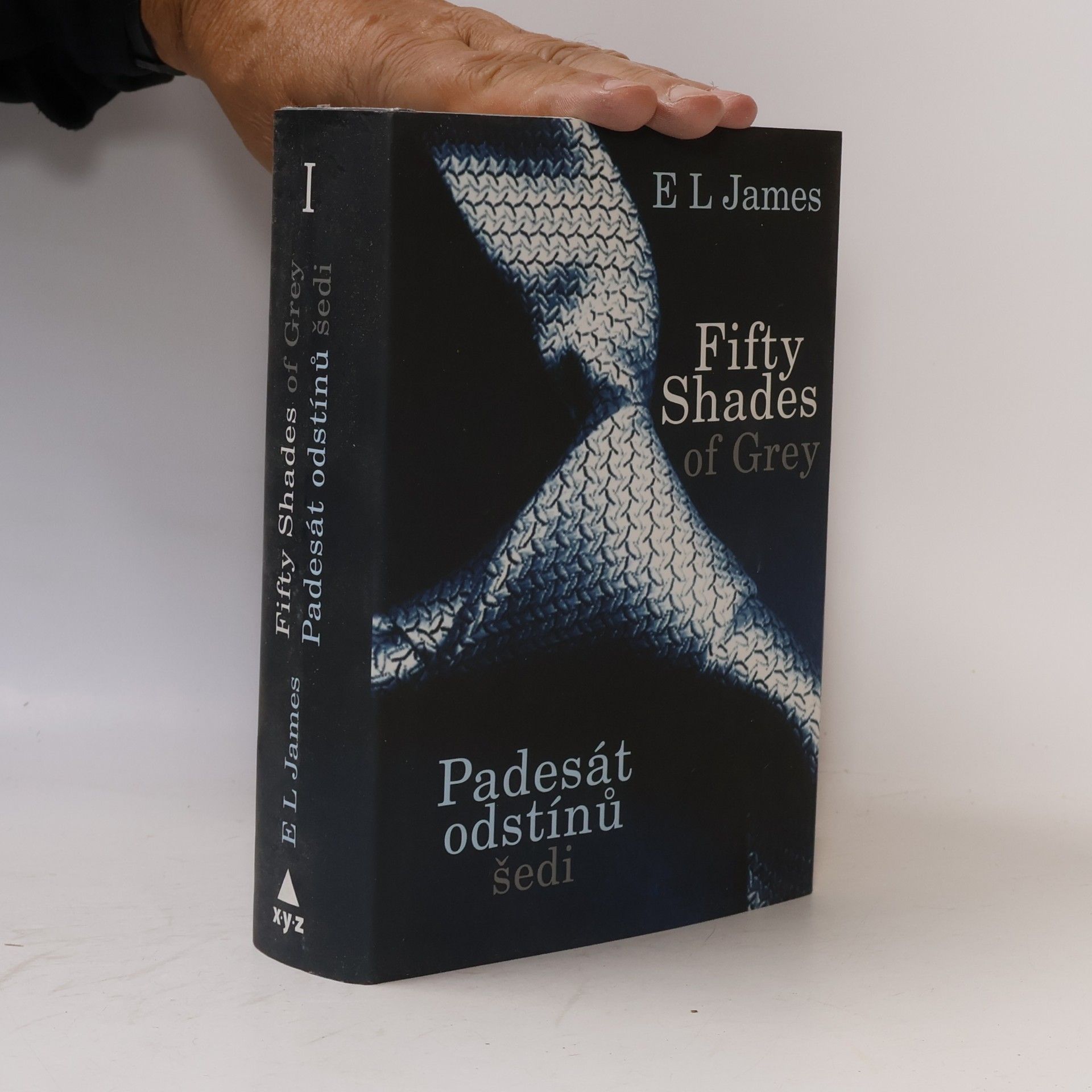 E. L. James Padesát odstínů šedi