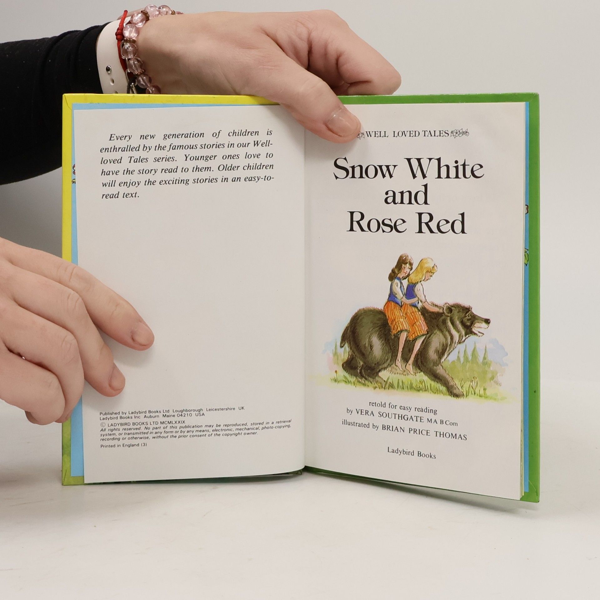 Vera Southgate Well Loved Tales - 3/4: Snow White and Rose Red
