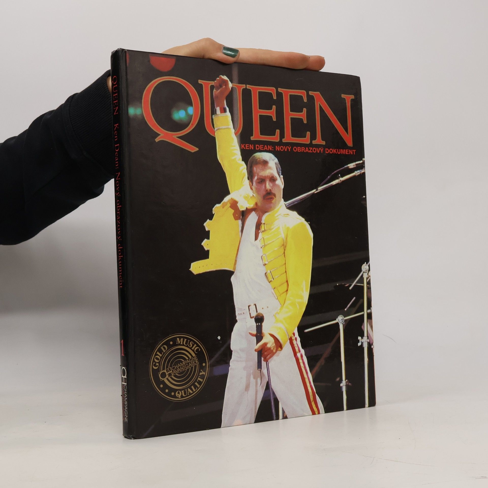 Ken Dean Queen. Nový obrazový dokument