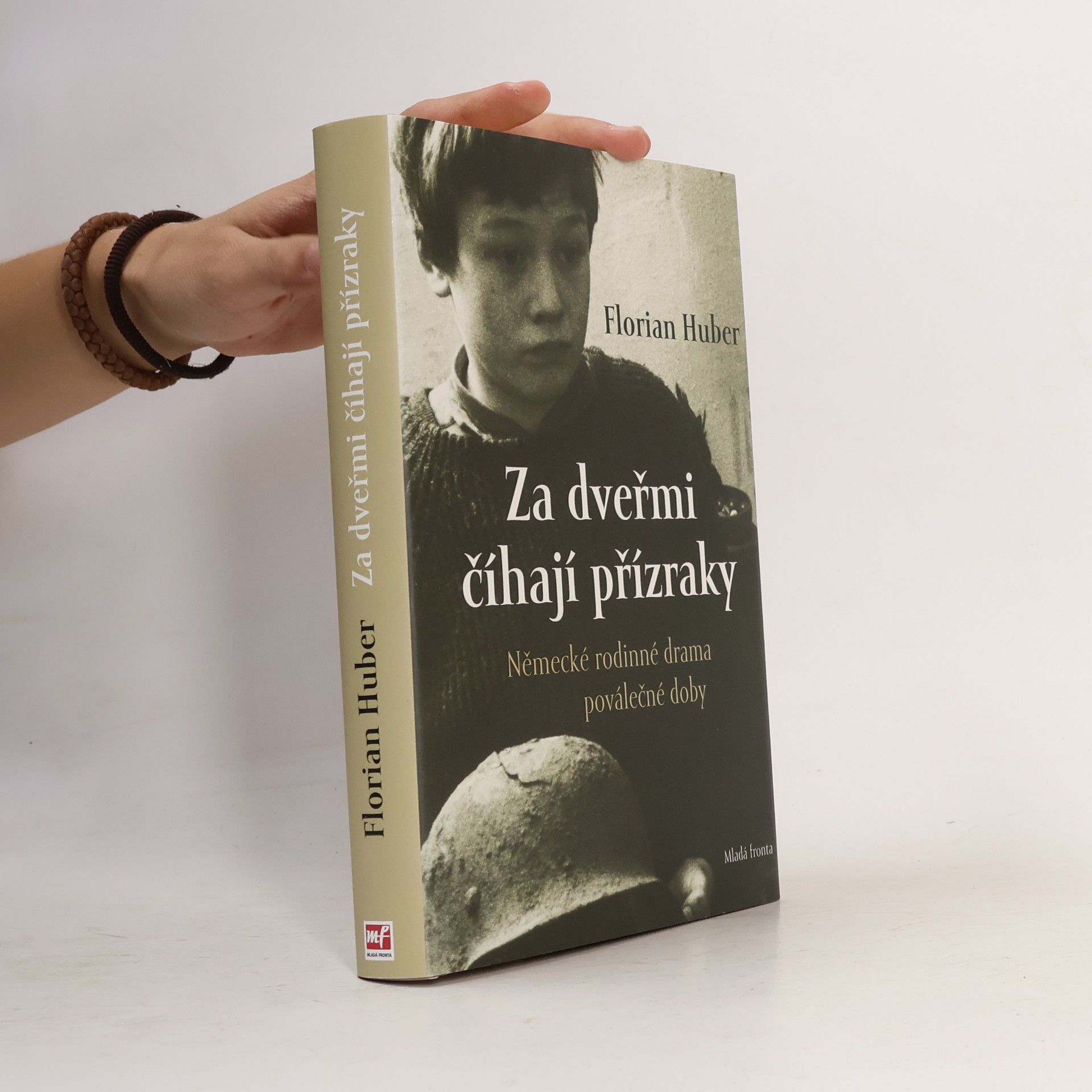 Za dveřmi číhají přízraky: Německé rodinné drama poválečné doby
